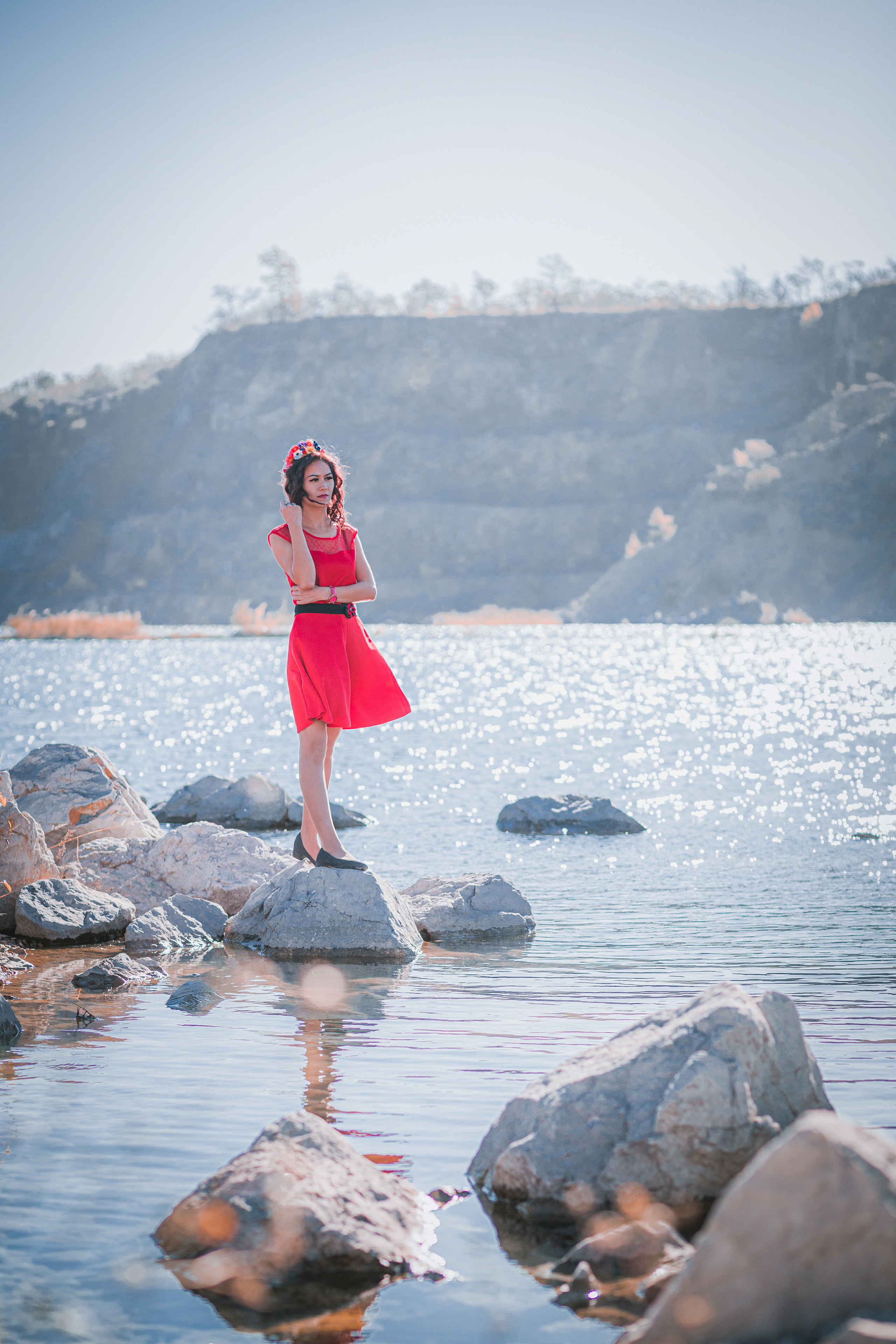 Худая девушка на камне, фотосессия Спасск-Дальний