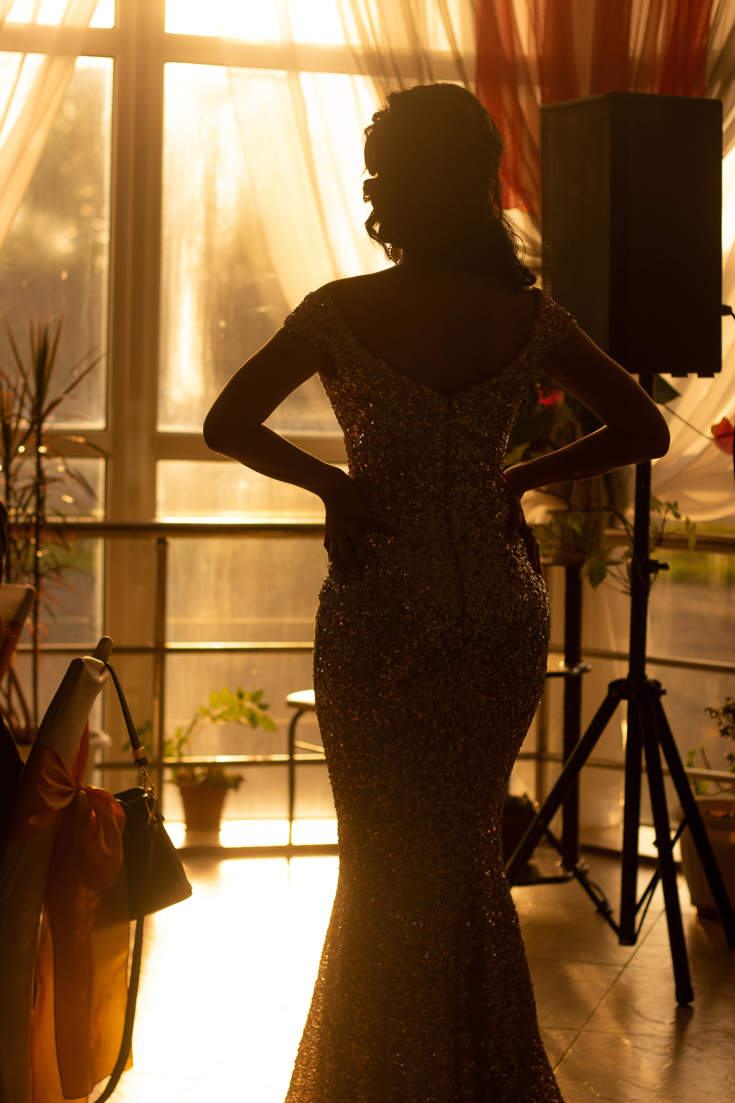 Школьная фотография на выпускном на закате. Фотосессия во Владивостоке