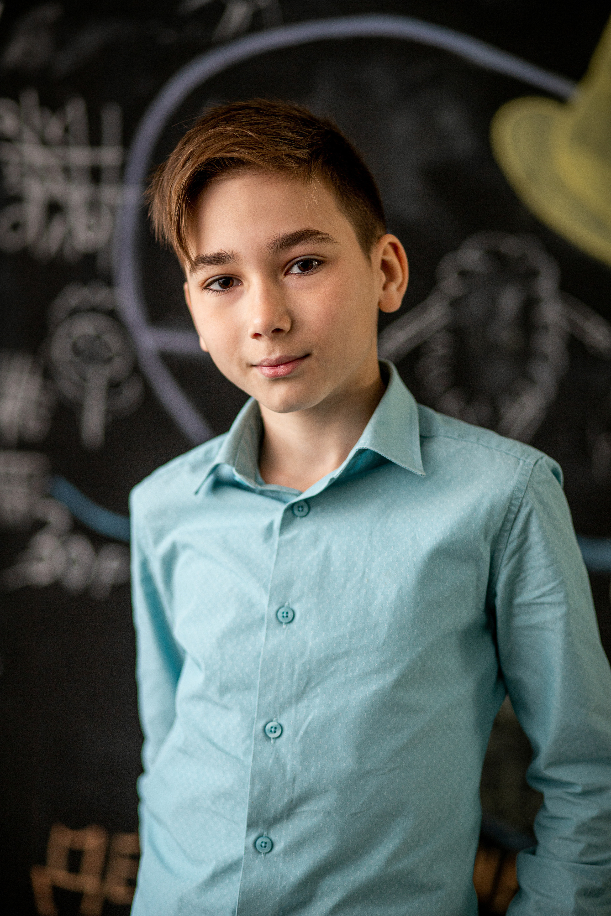 Школьная фотография школьный любимчик на фоне доски