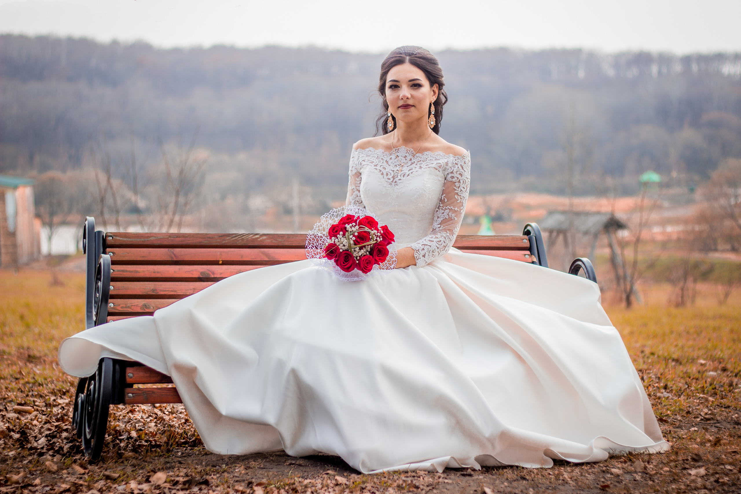 Невеста с букетом в руках в Изумрудной долине свадебная фотосессия в Уссурийске