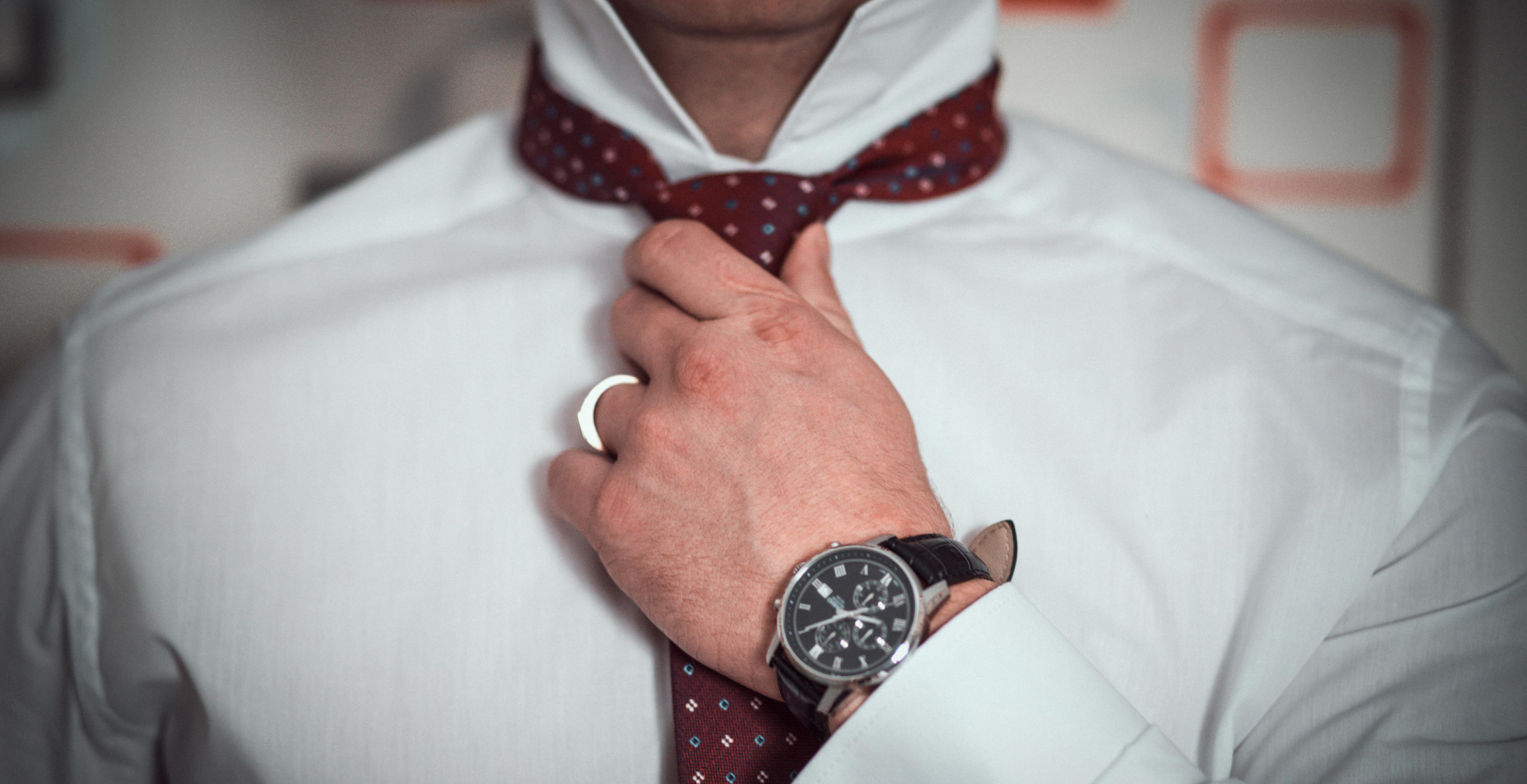 Сборы жениха свадебный фотограф Иван Тарасов Владивосток