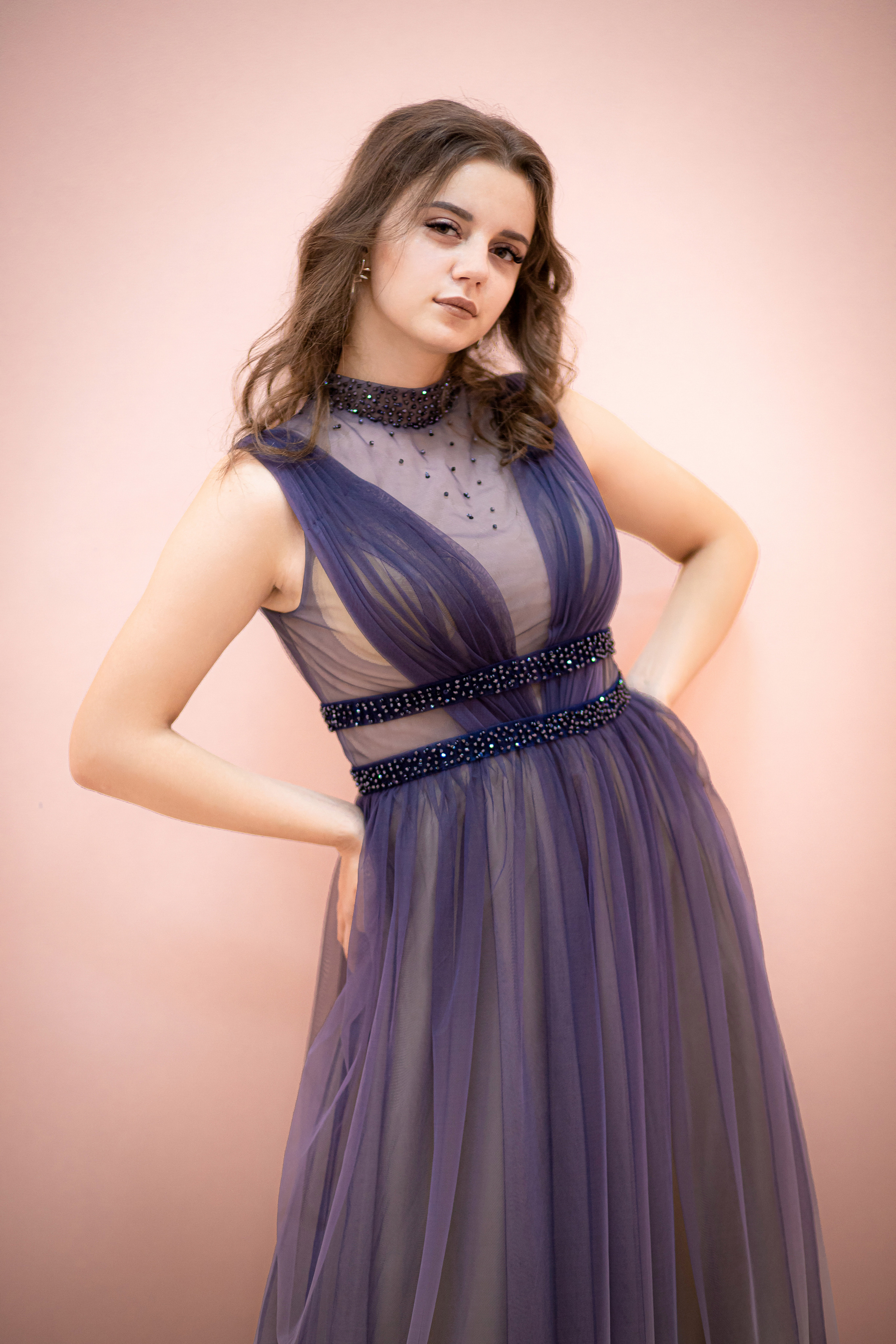 Девушка в модной позе. Портретный фотограф Иван Тарасов