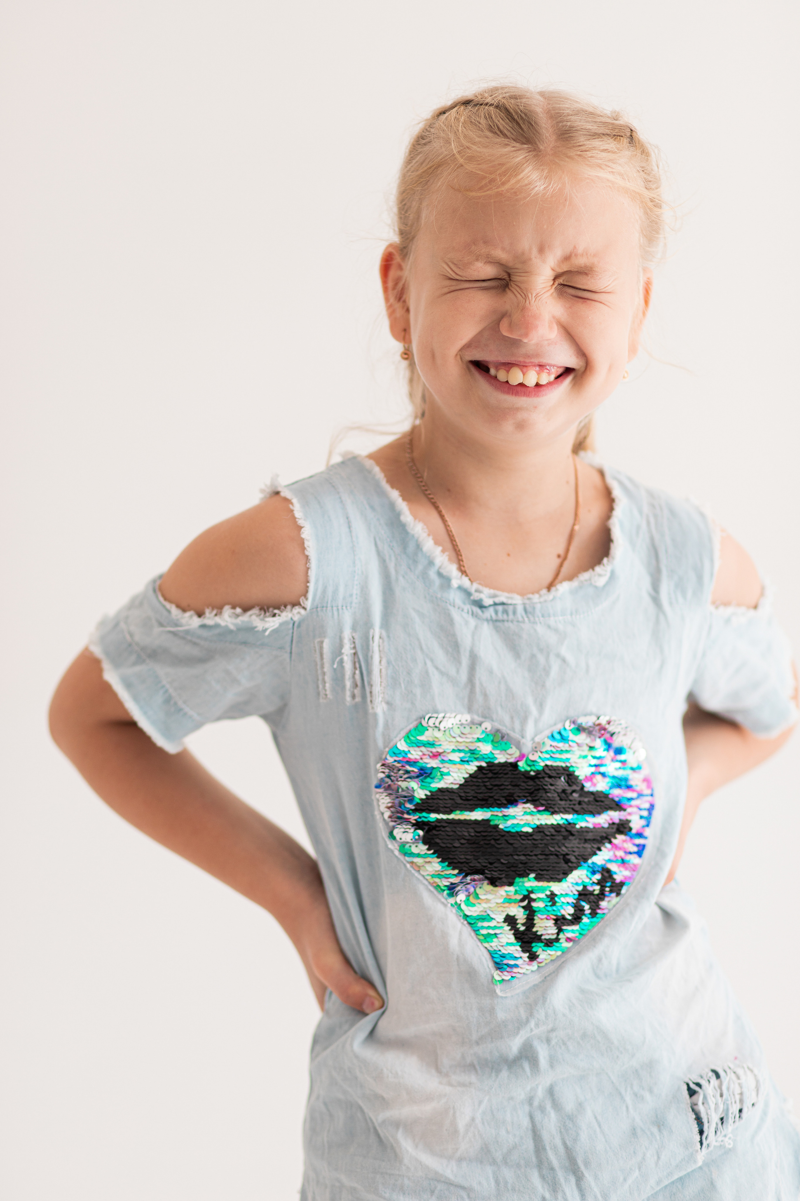 Девочка в студии. Детский фотограф во Владивостоке