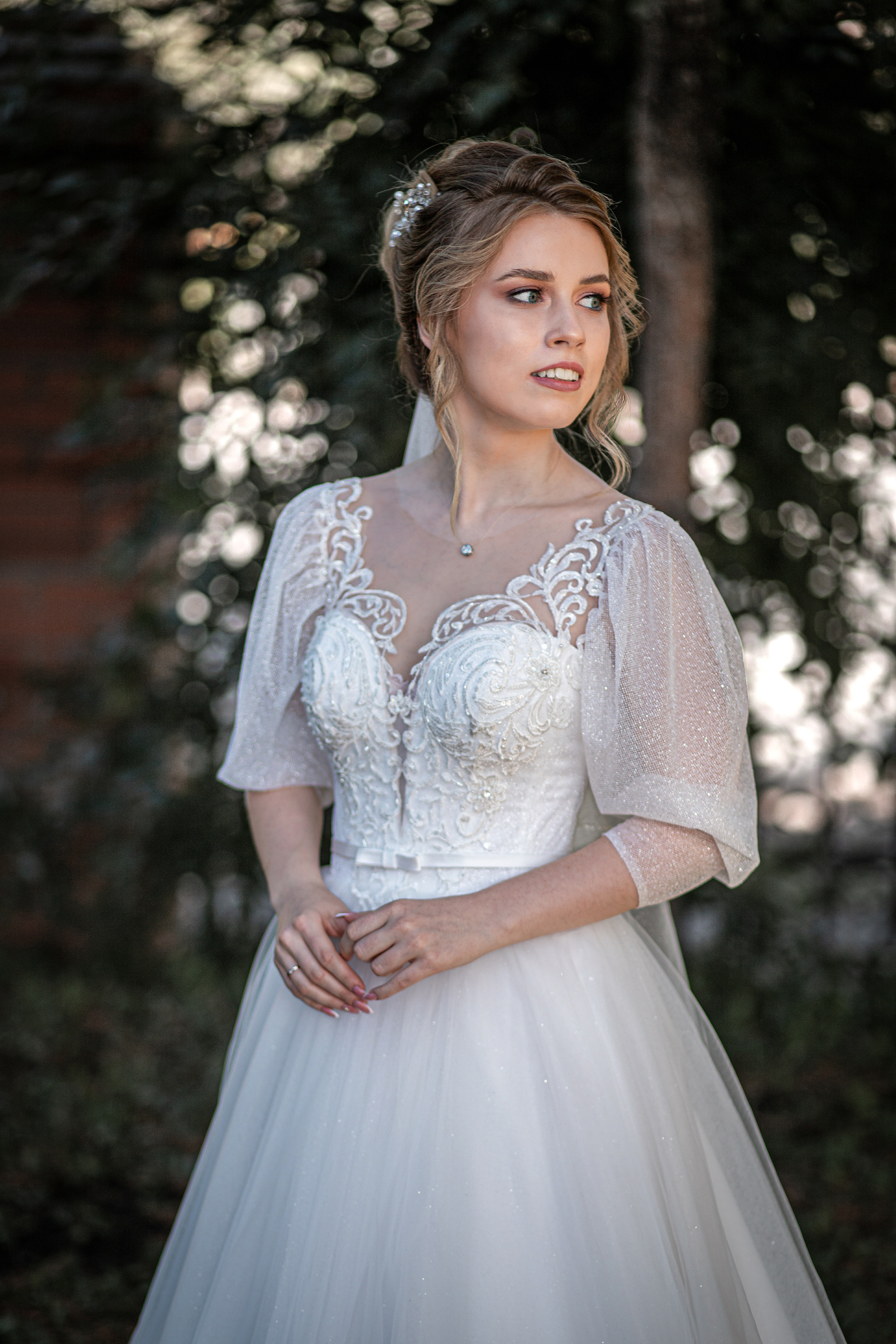 Невеста в парке свадебная фотосессия Находка