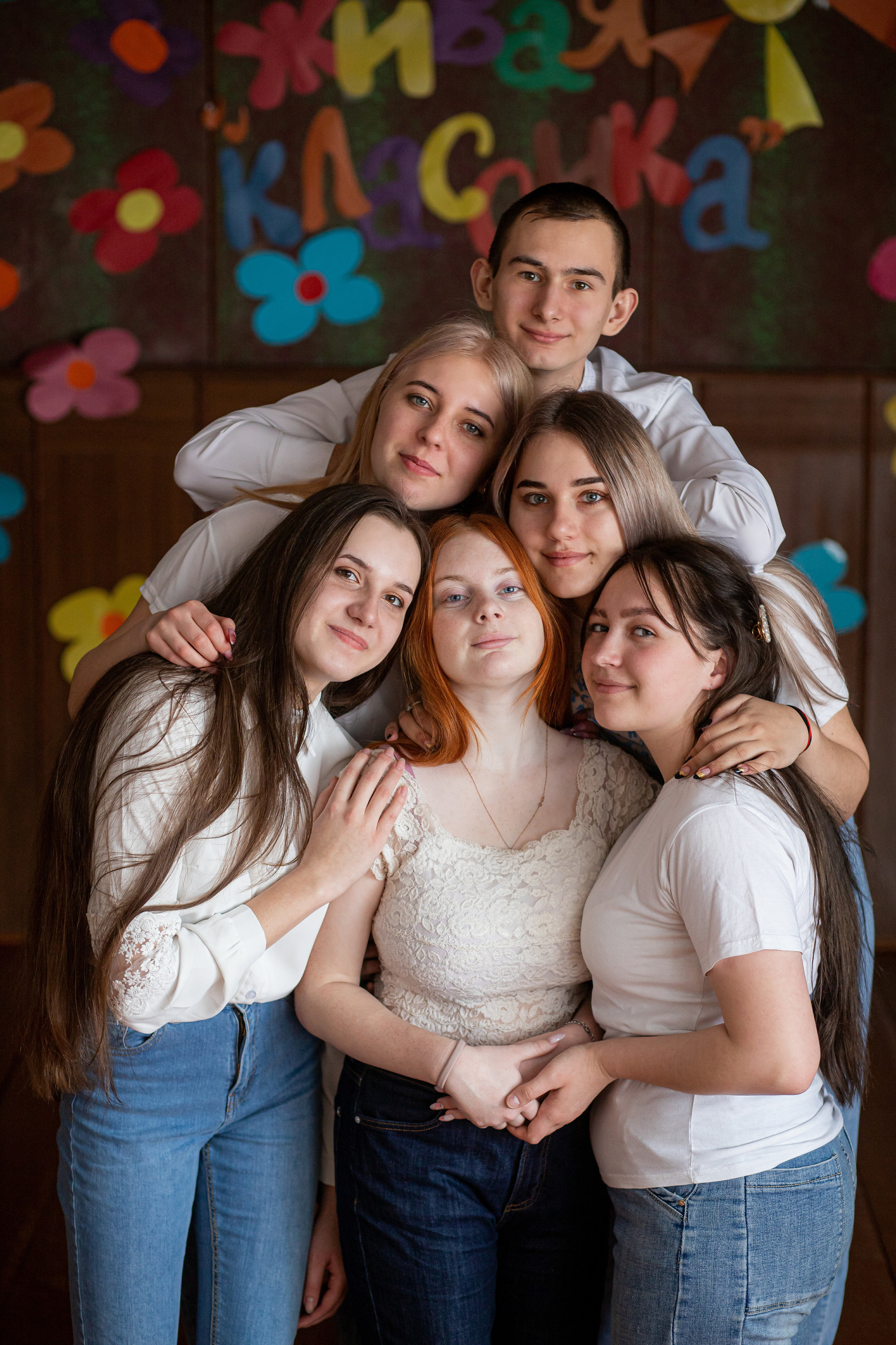 Школьная фотография маленький класс в актовом зале. Черниговка