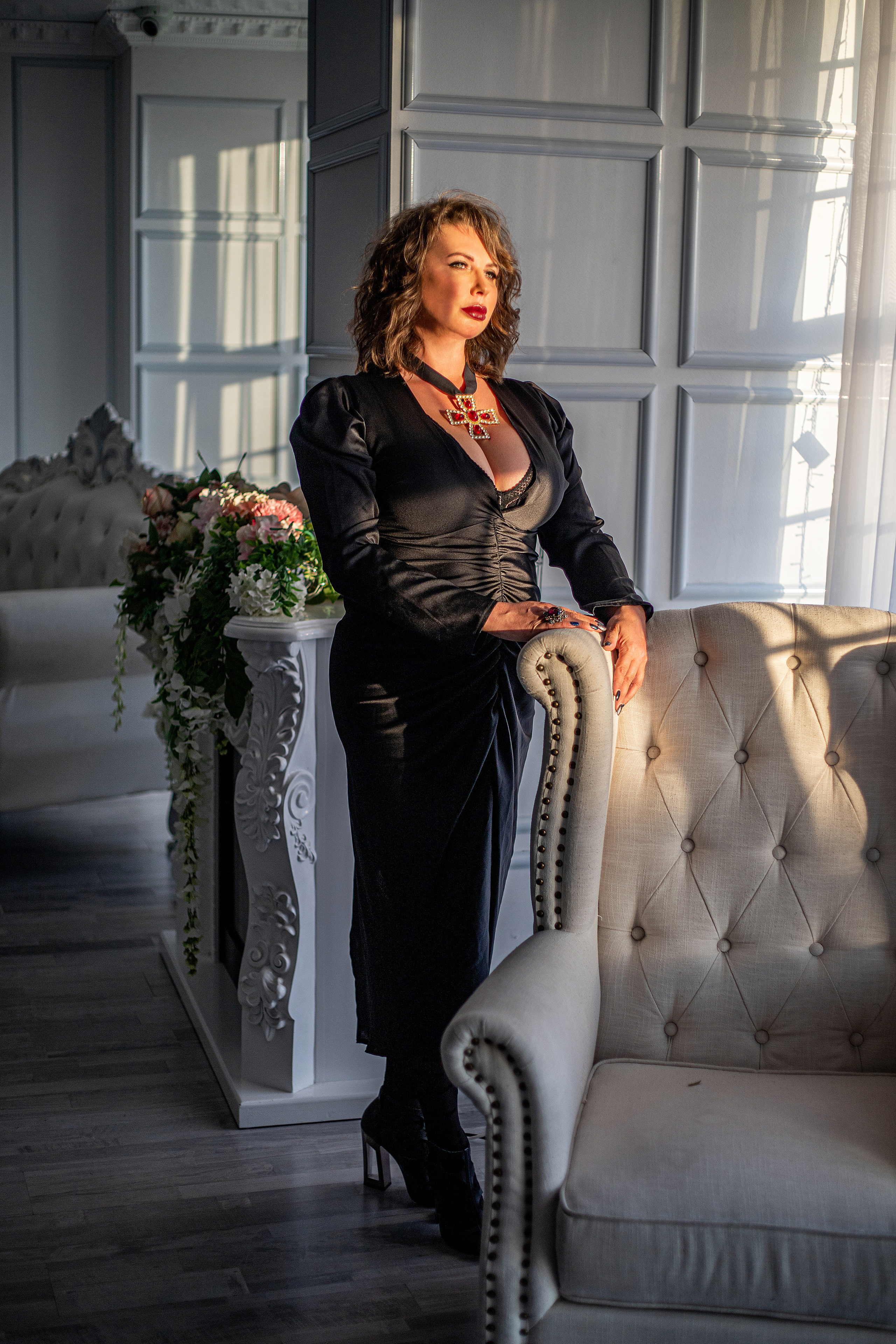 Экстравагантная женщина. Фотограф Владивосток