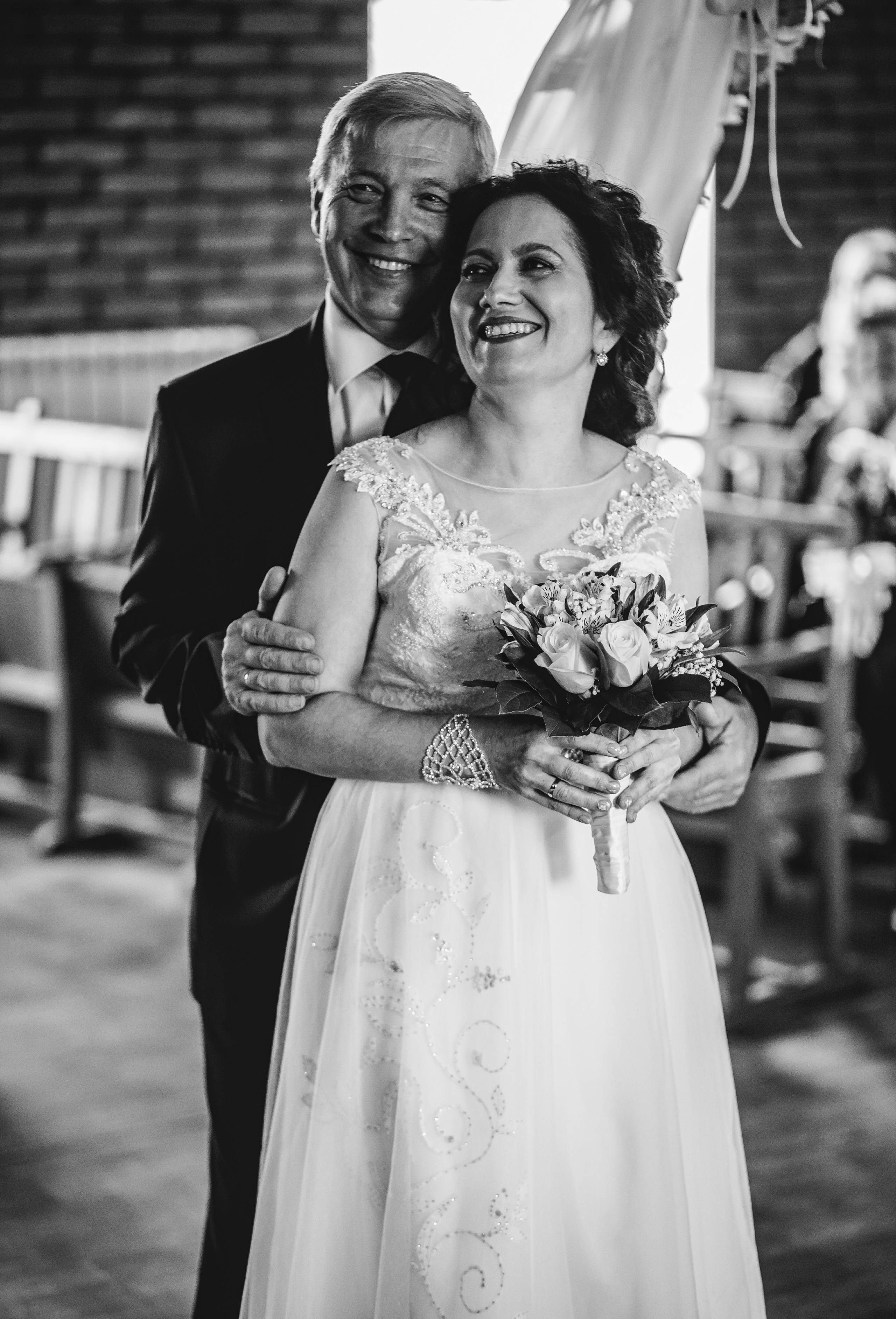 Брачующиеся в возрасте чёрно-белая свадебная фотосессия. Фотограф Иван Тарасов