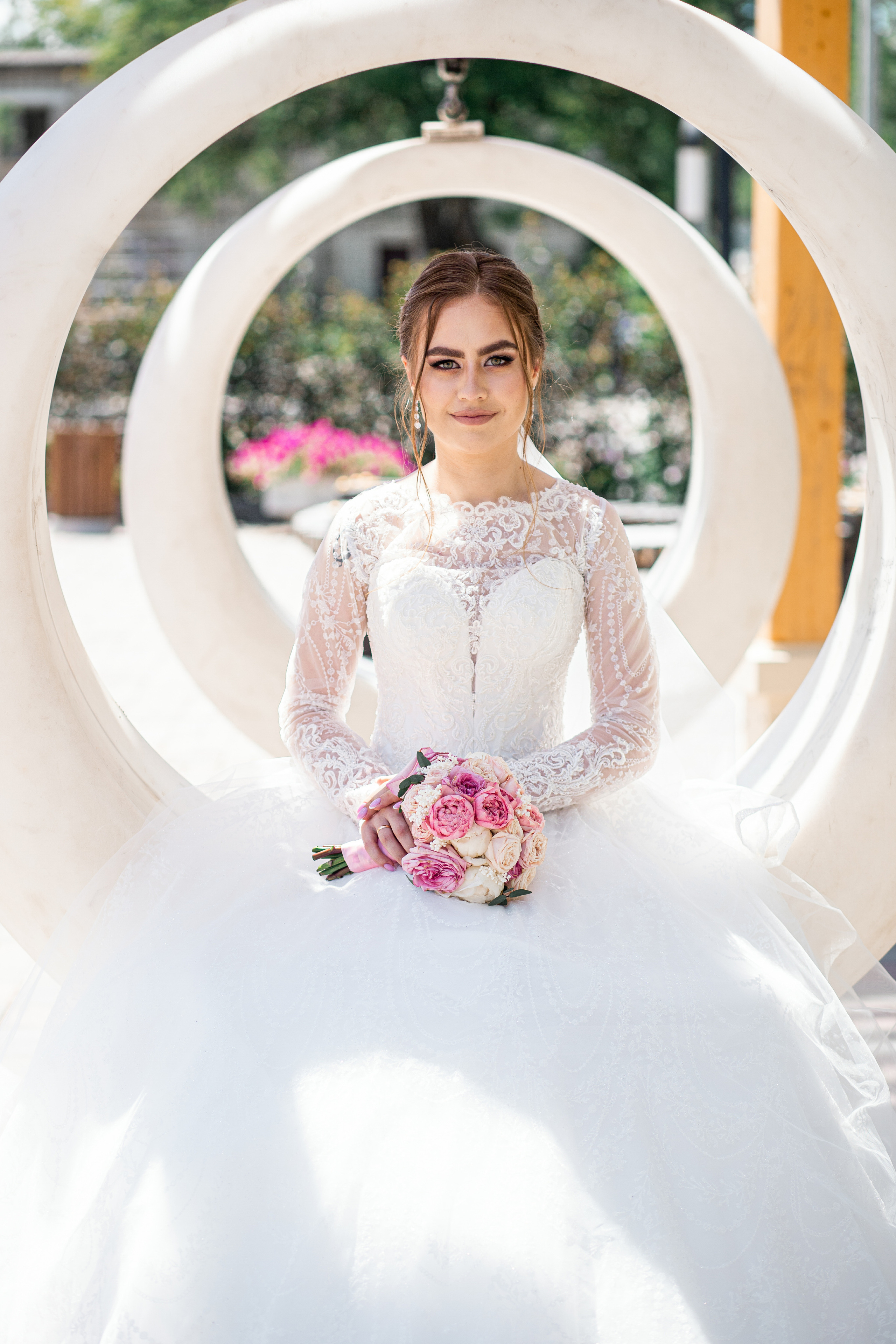 Невеста на кольцевых качелях свадебный фотограф Иван Тарасов в Пограничном