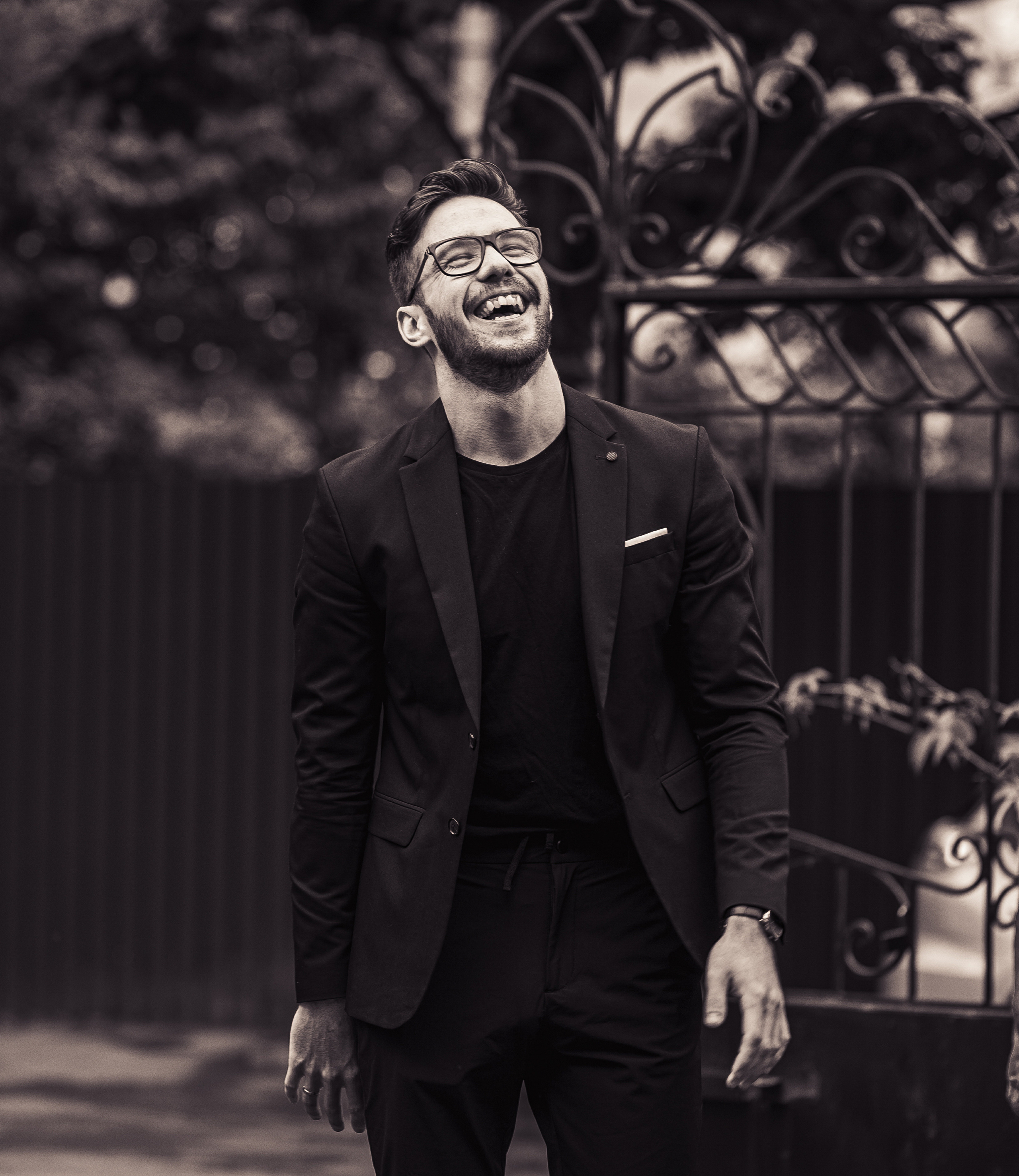 Ведущий на свадьбе. Мужской фотопортрет.