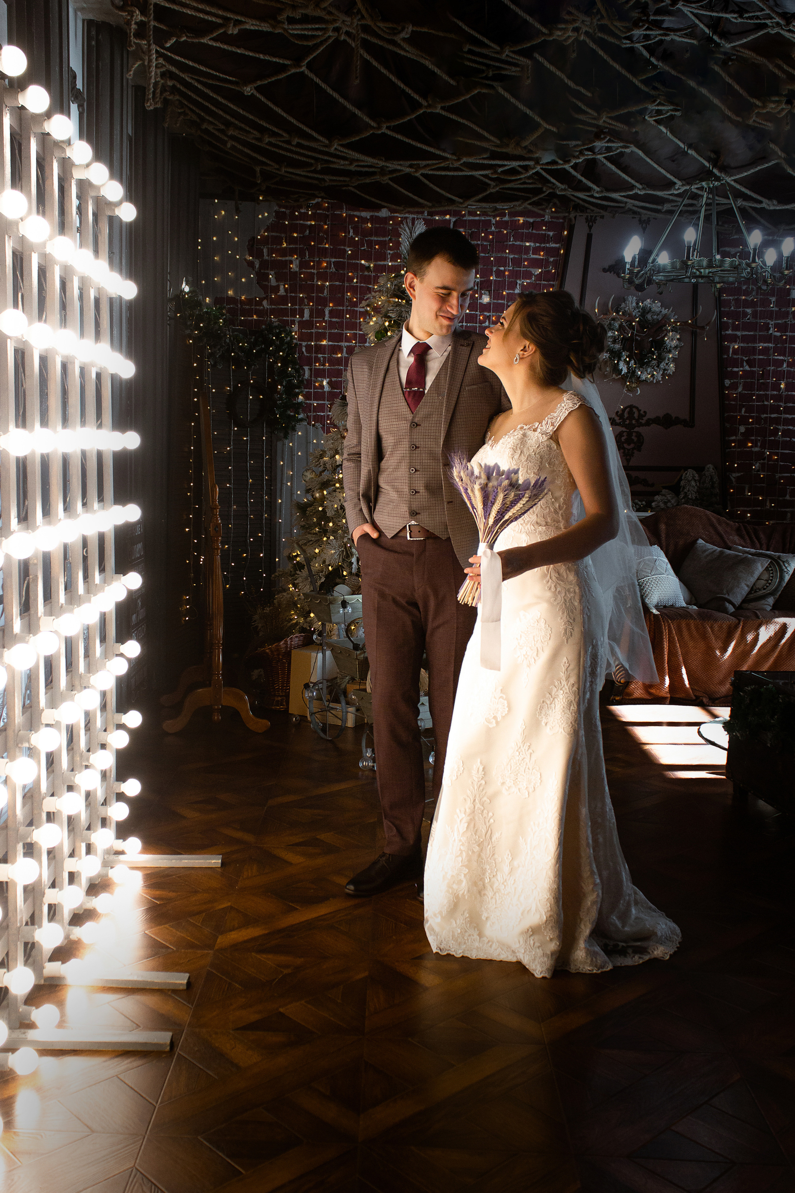 Новобрачные в студии Photozone Во владивостоке