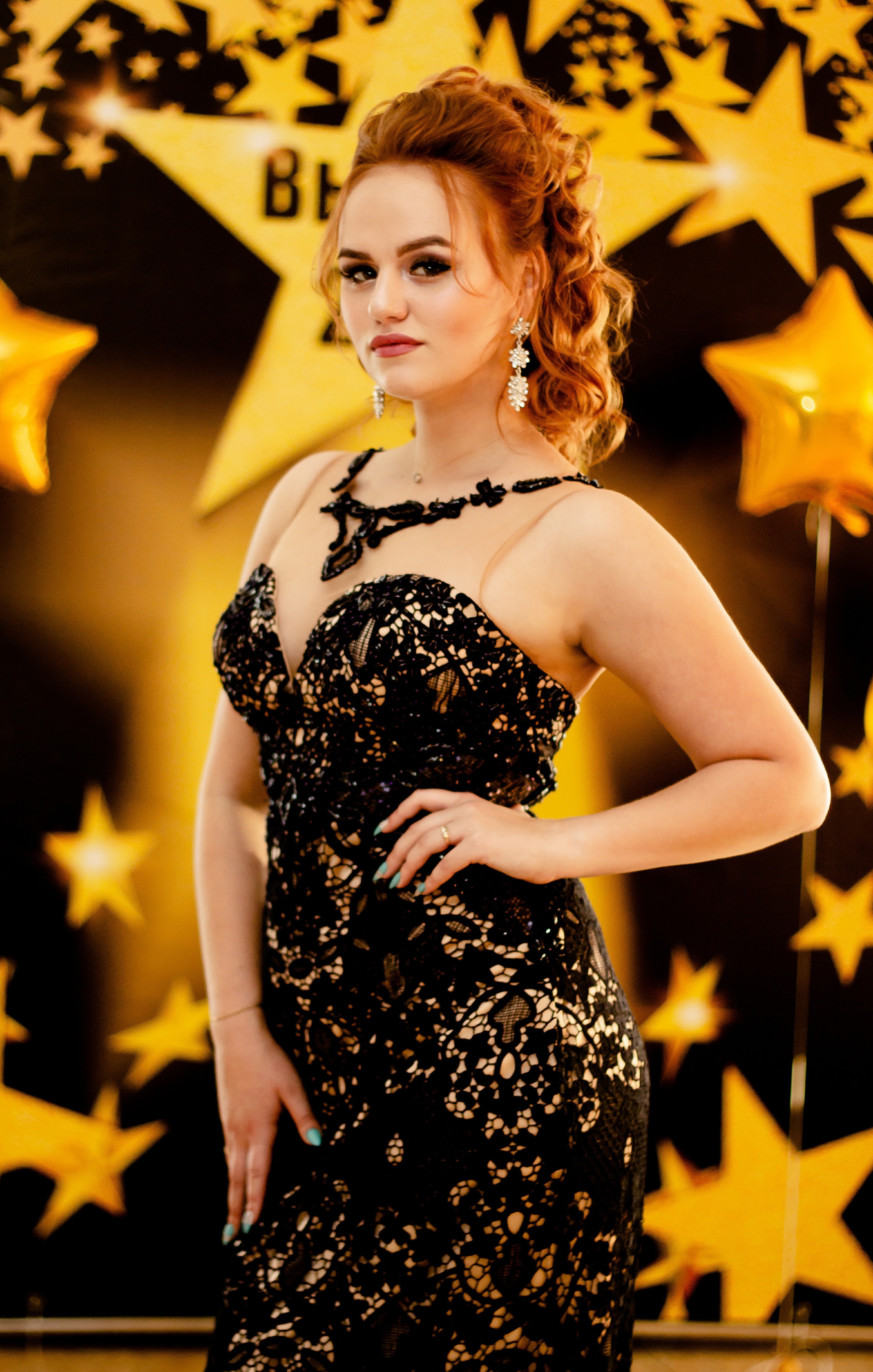 Школьная фотография стильная на выпускном во Владивостоке