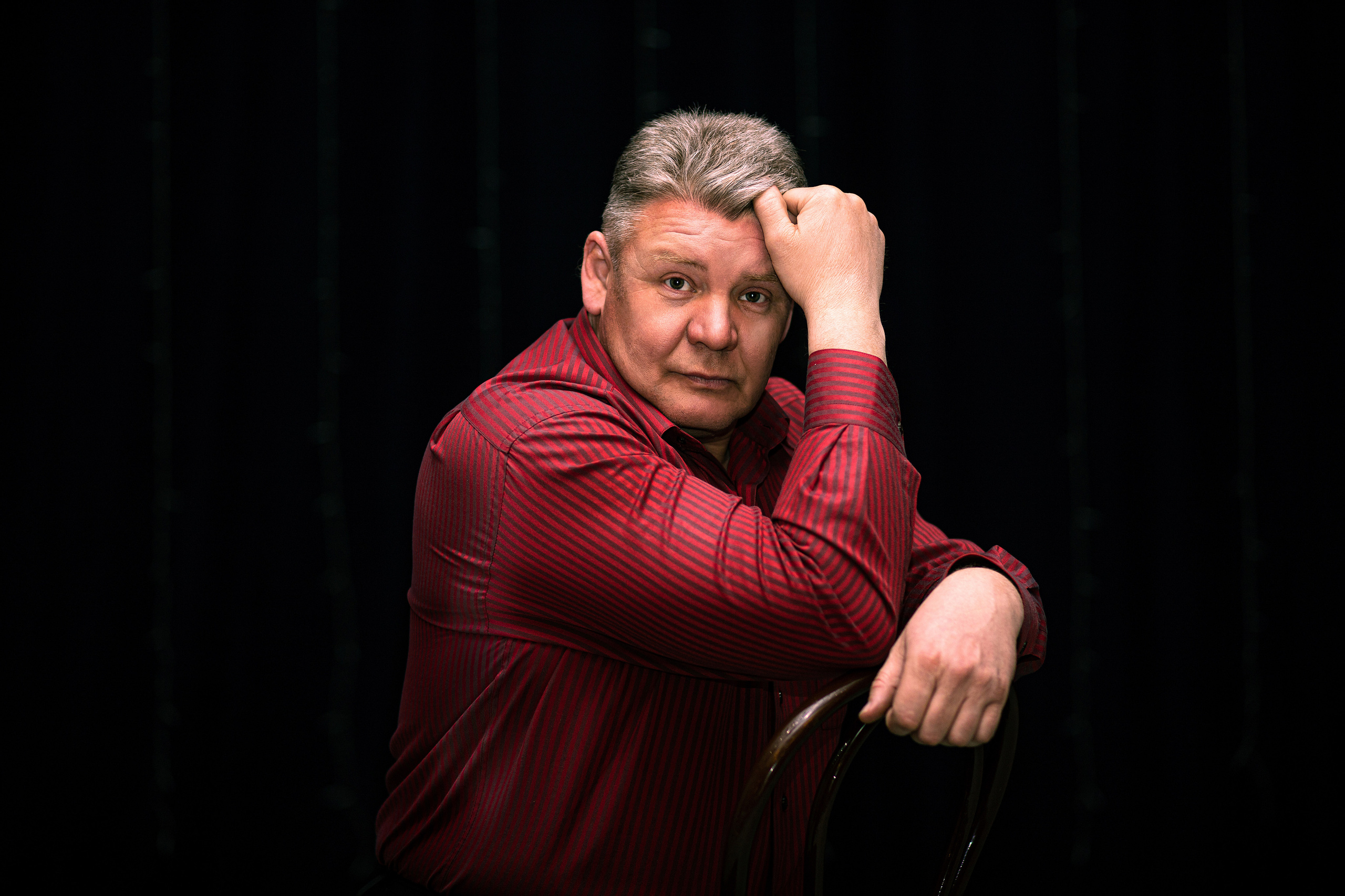 Взрослый мужчина артист. Мужская фотосессия Владивосток