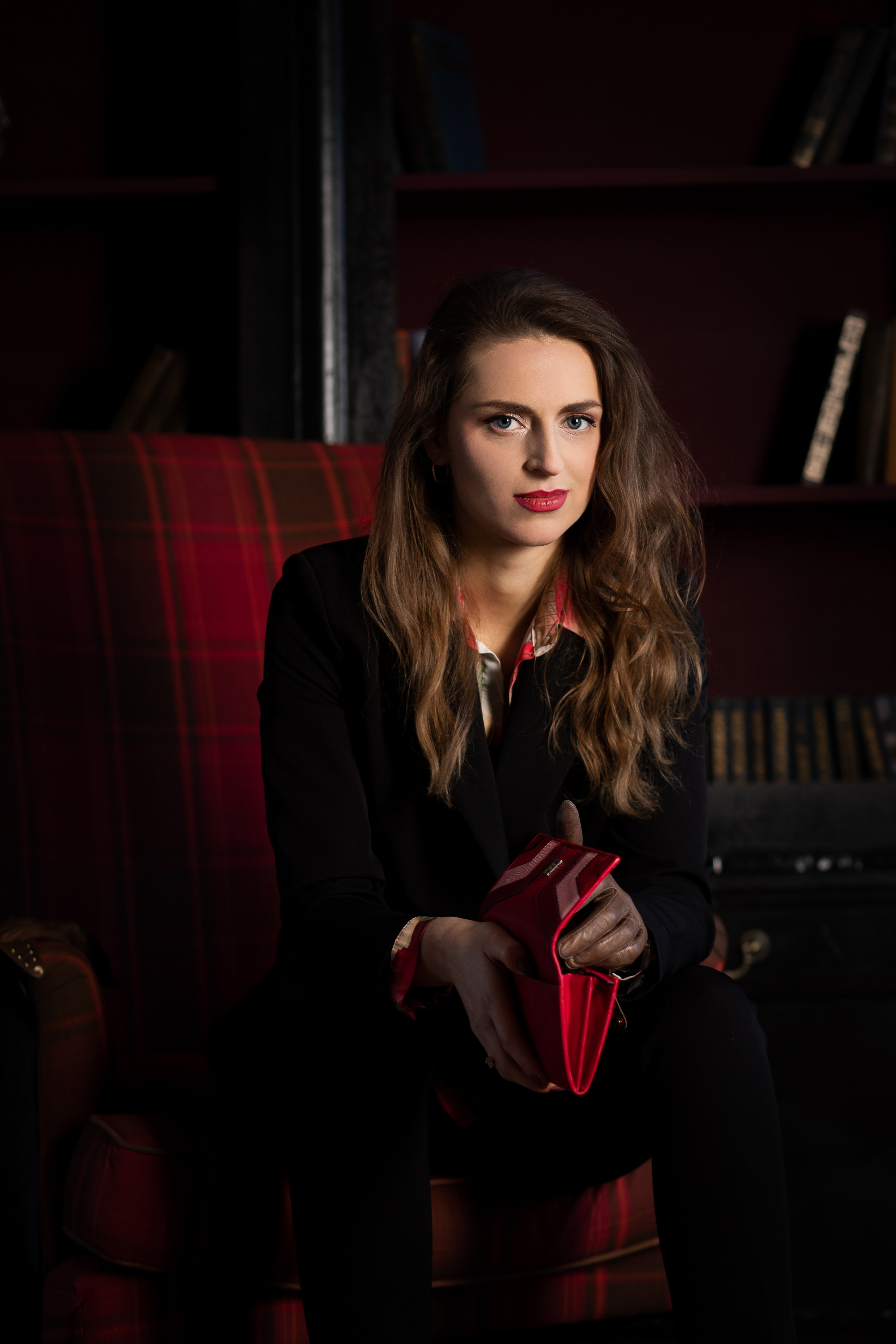 Модель в кожаных перчатках. Фотограф ИВан Тарасов Владивосток