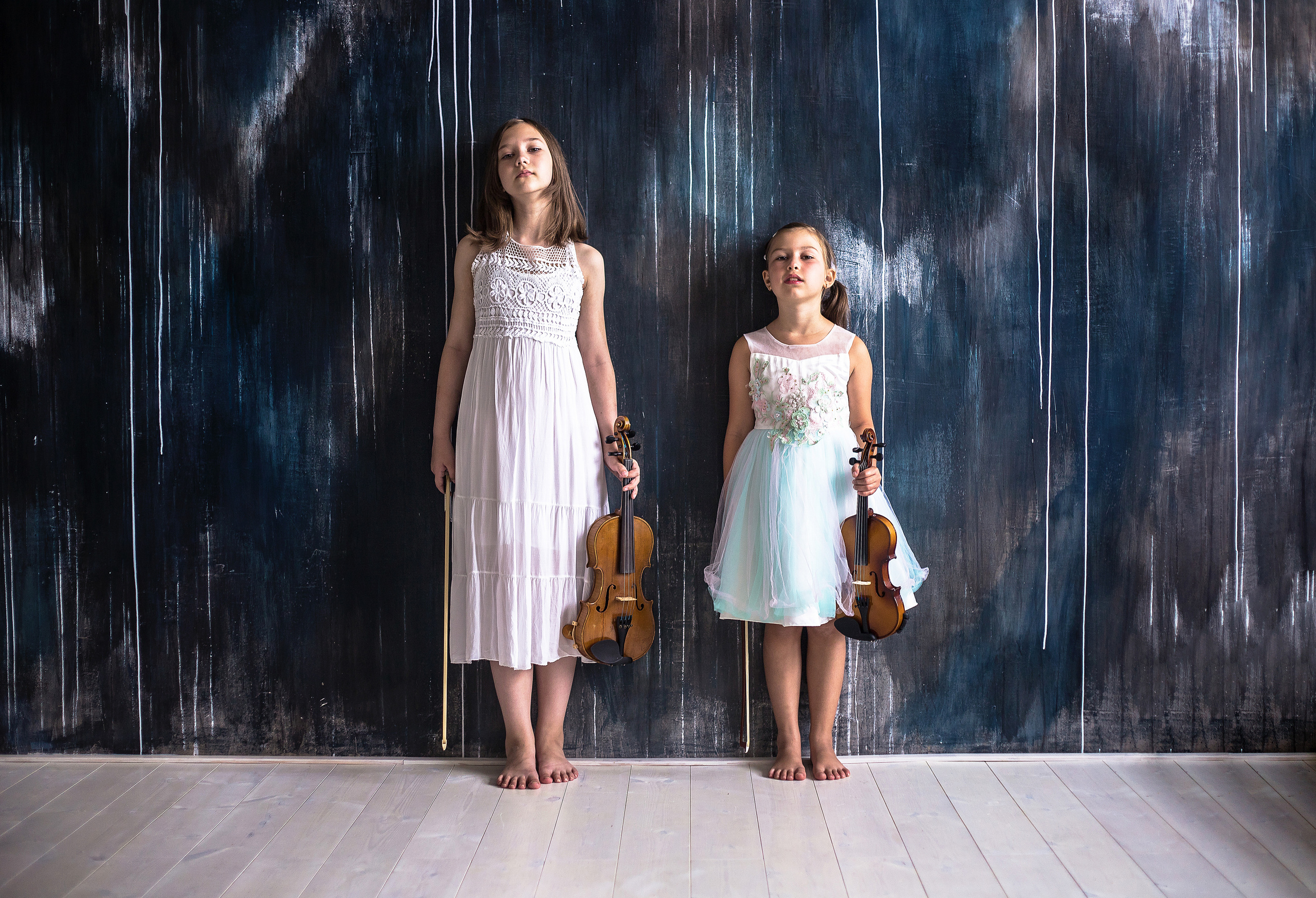 Две девочки скрипачки. Фотосессия Иван Тарасов недорого