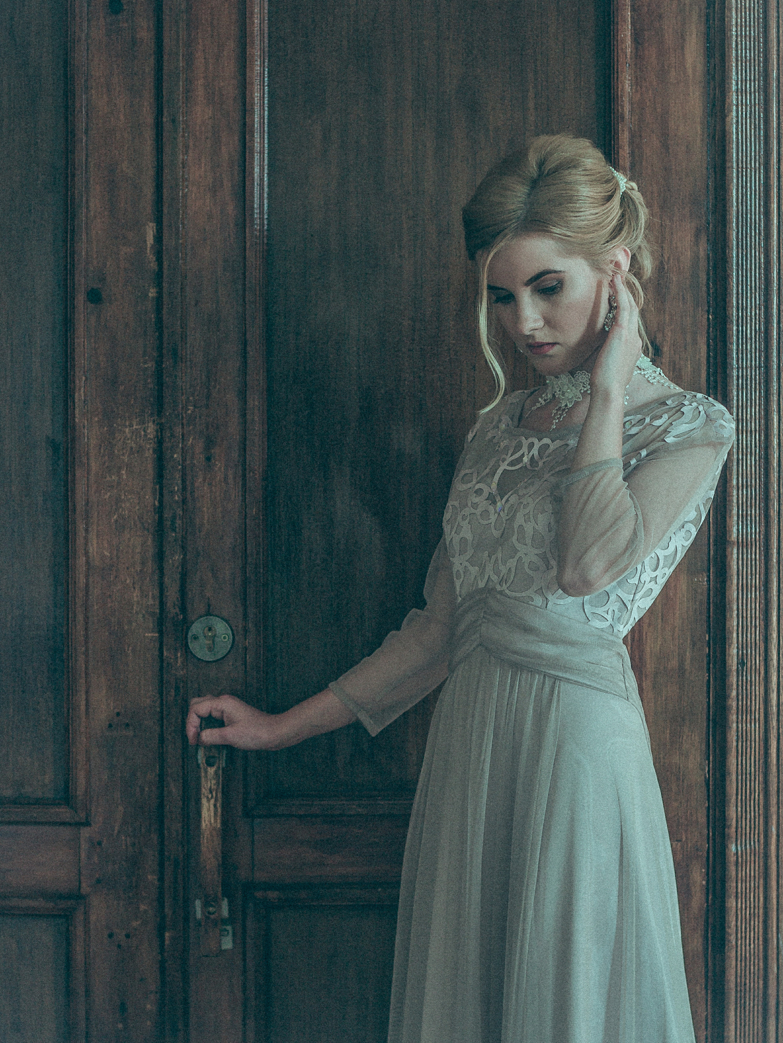 Школьная фотография около двери аудитории во Владивостоке