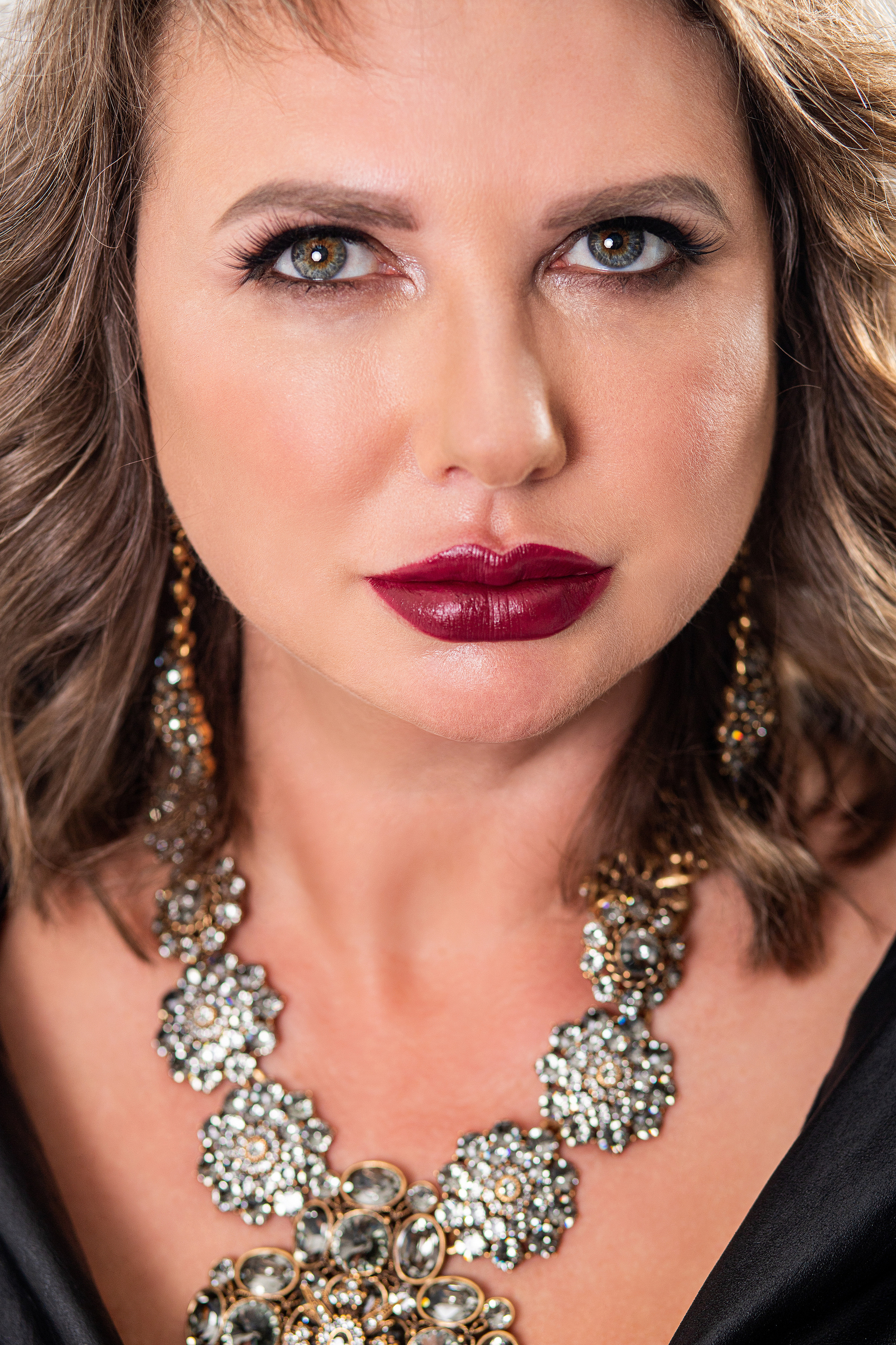 Сверхкрупный портрет женщина в фотостудии. Фотограф Иван Тарасов