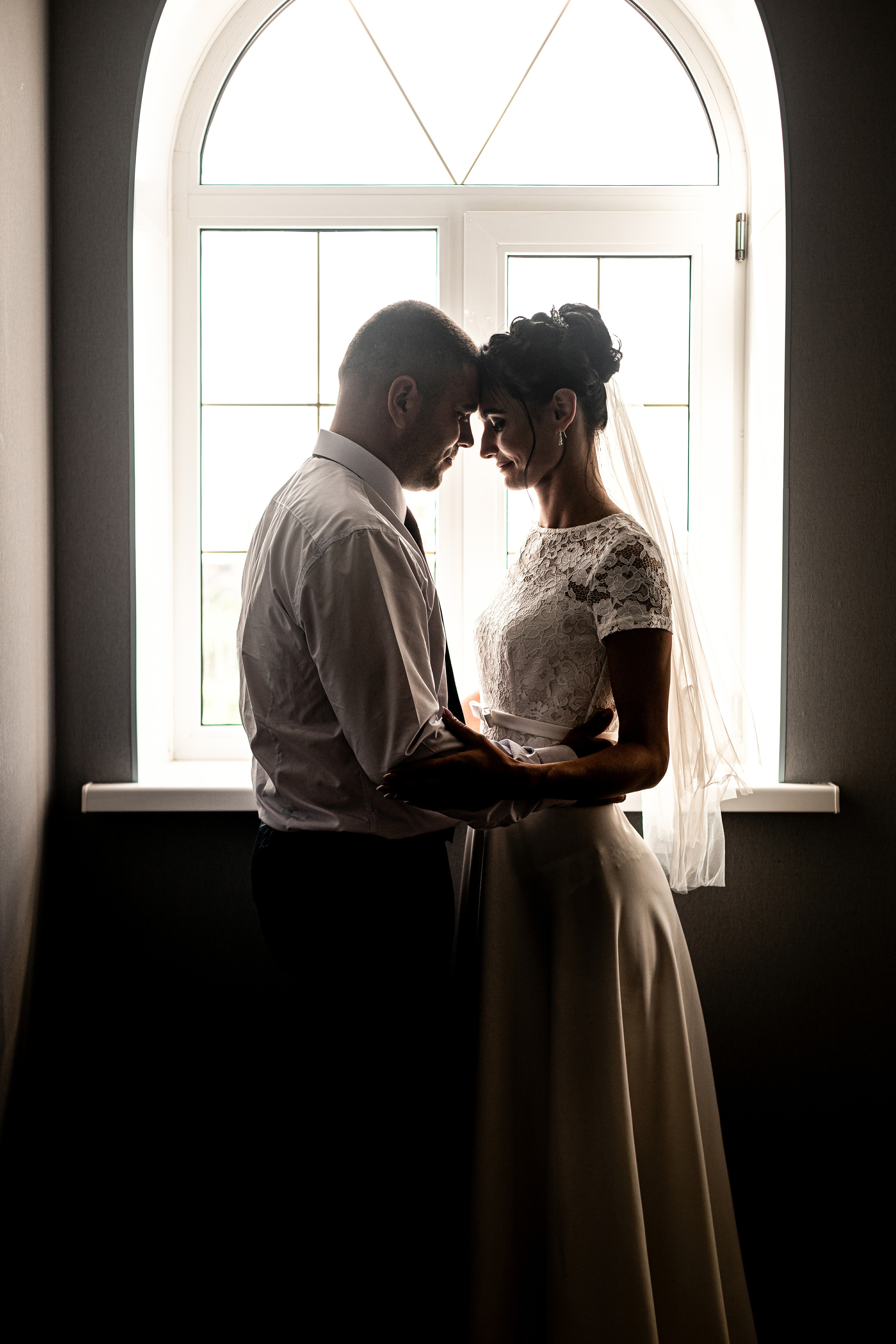 Молодожёны силуэтное фото свадебный фотограф Спасск-Дальний