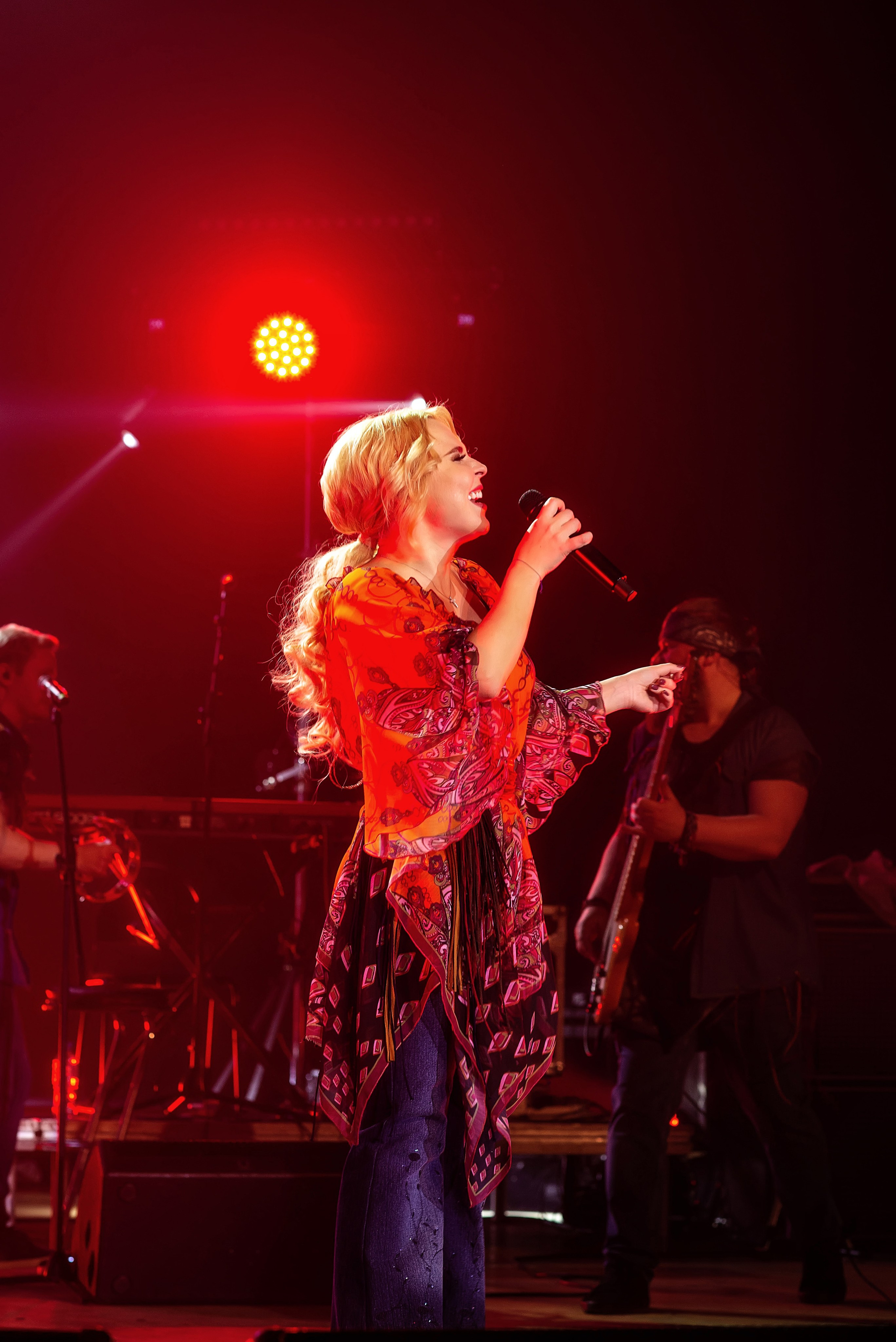 Концерт Пелагеи. Школьный, фэшн фотограф в Тюмени и в России Ирина Королева