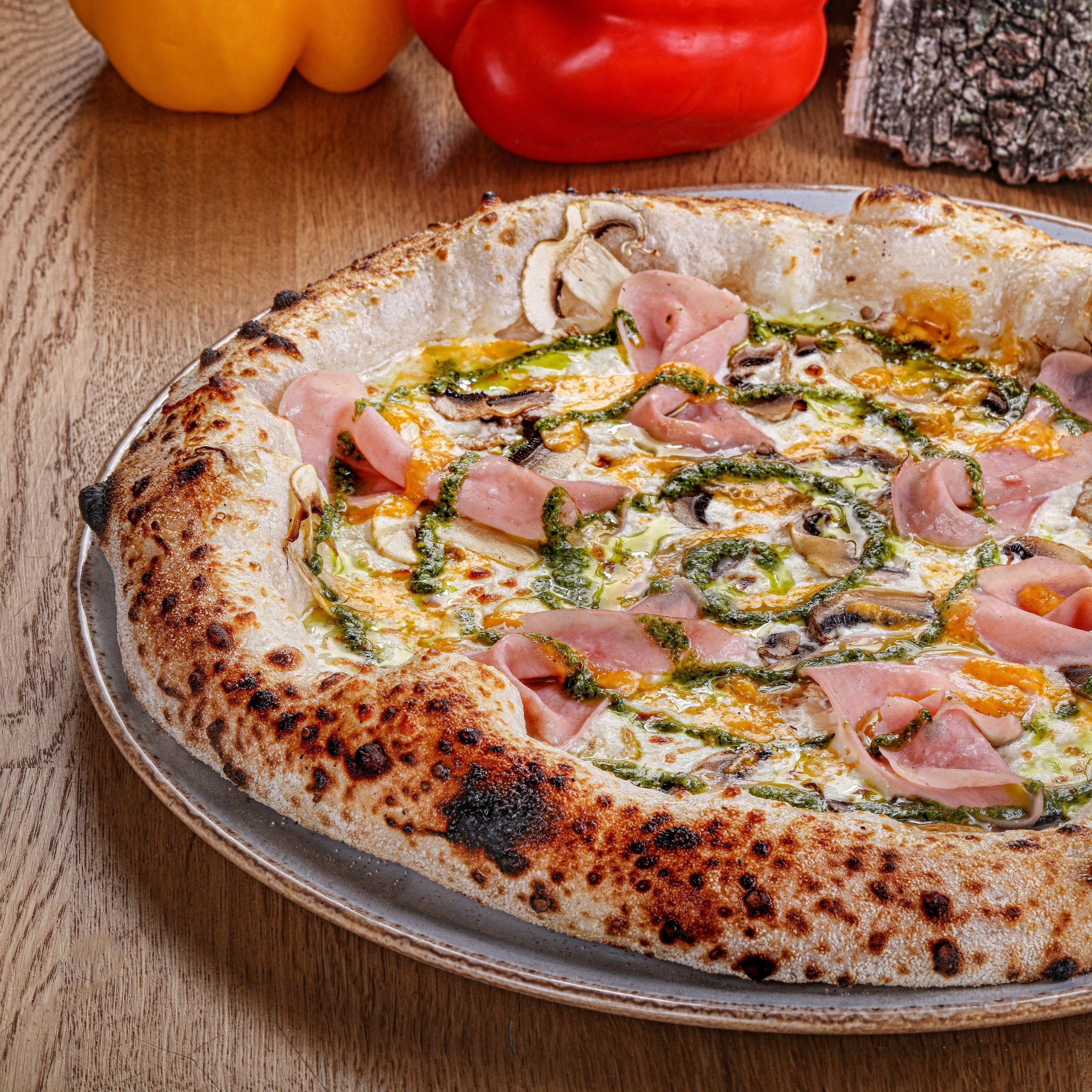 Фотосъемка пиццы. Заказ по тел.: +7 (906) 006-90-22. Фуд-фотограф Андрей Старостин — съемка еды в Москве. 9000 руб. в час