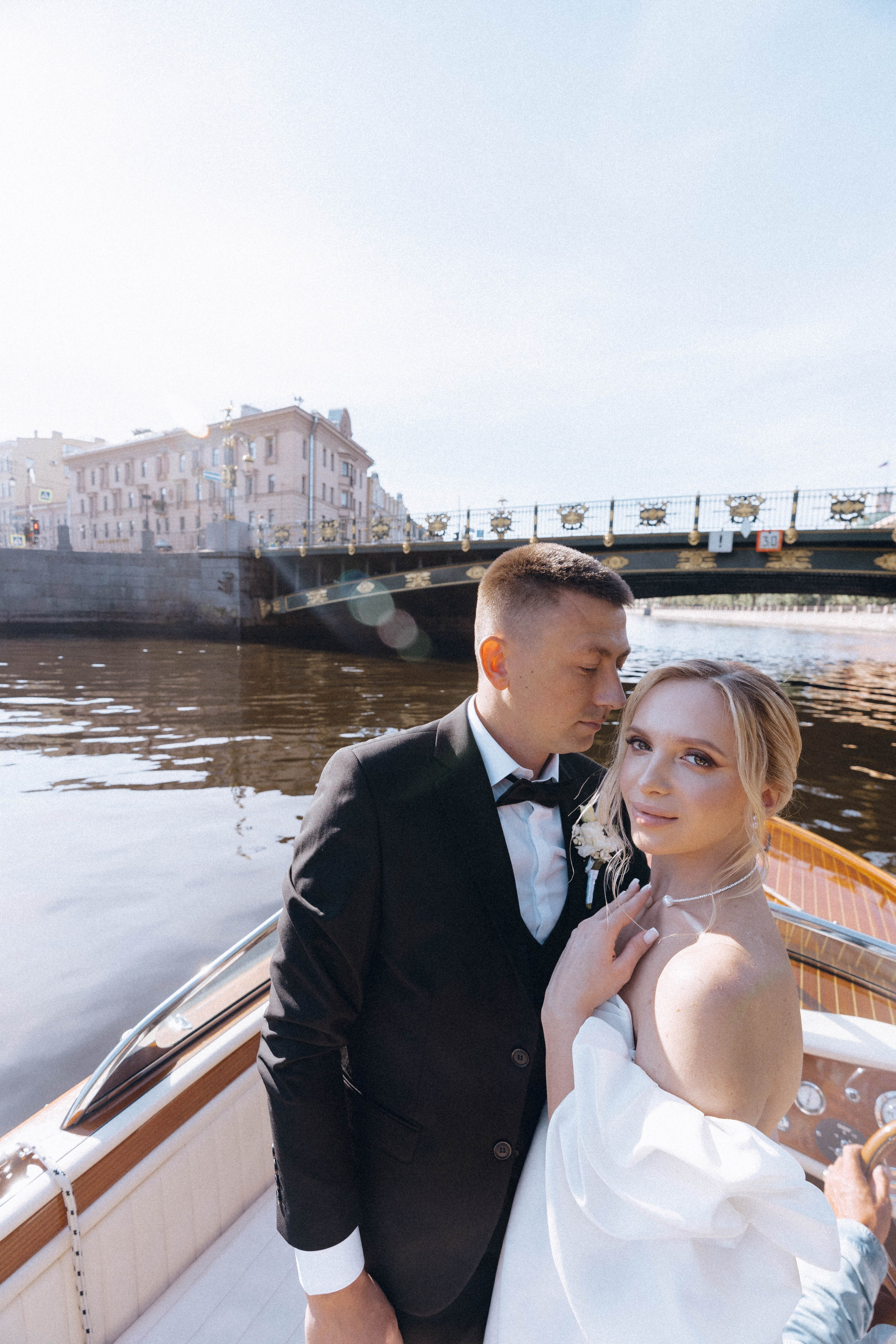 СВАДЕНБНАЯ СЬЕМКА НА КАТЕРЕ ПО КАНАЛАМ САНКТ-ПЕТЕРБУРГА И В АКВАТОРИИ НЕВЫ. Профессиональный фотограф, Санкт-Петербург — Виктория Богомолова