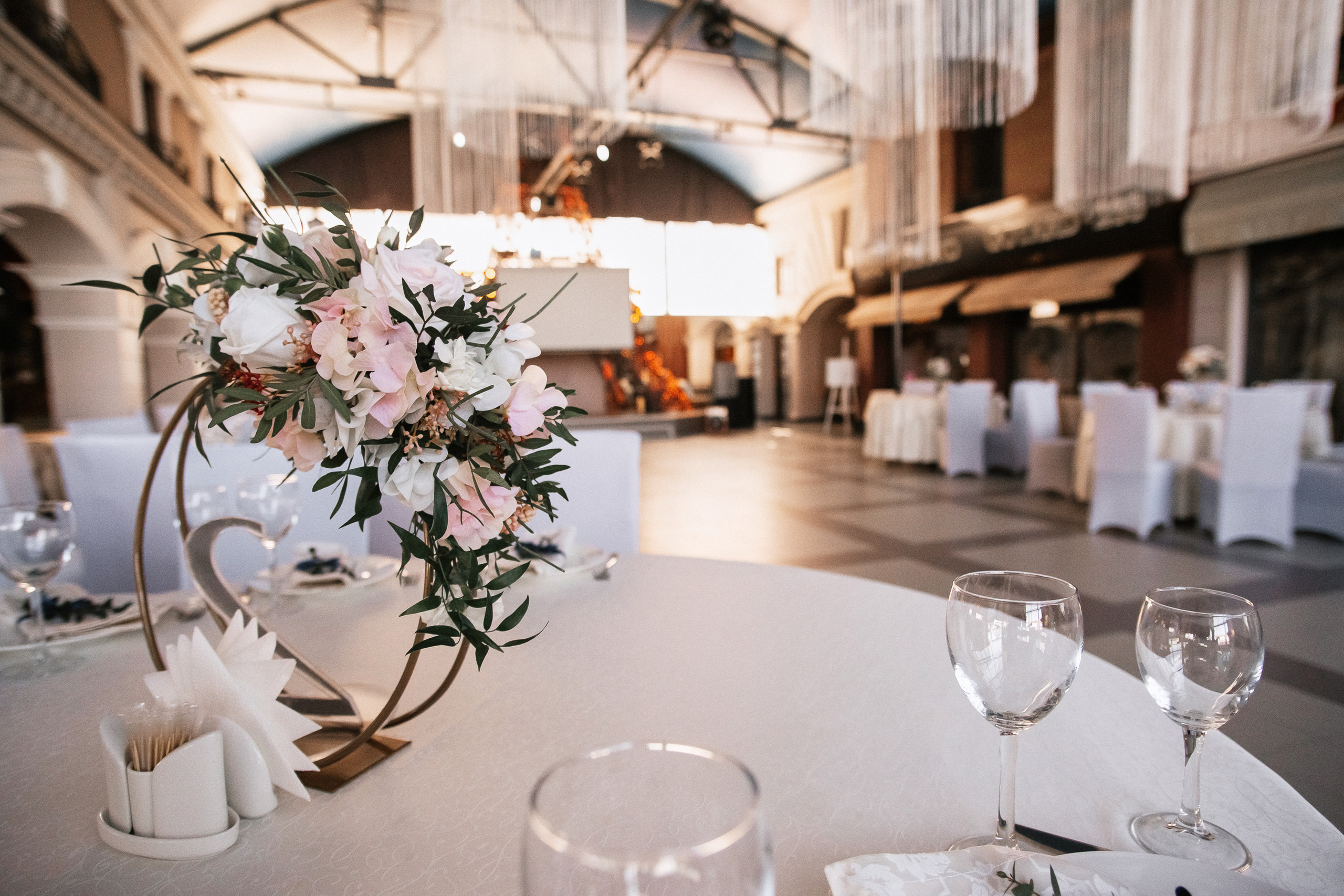 Андрей и Анастасия в «Париже». Фотограф Иркутск, Ангарск, Усолье-Сибирское. Выпускные альбомы