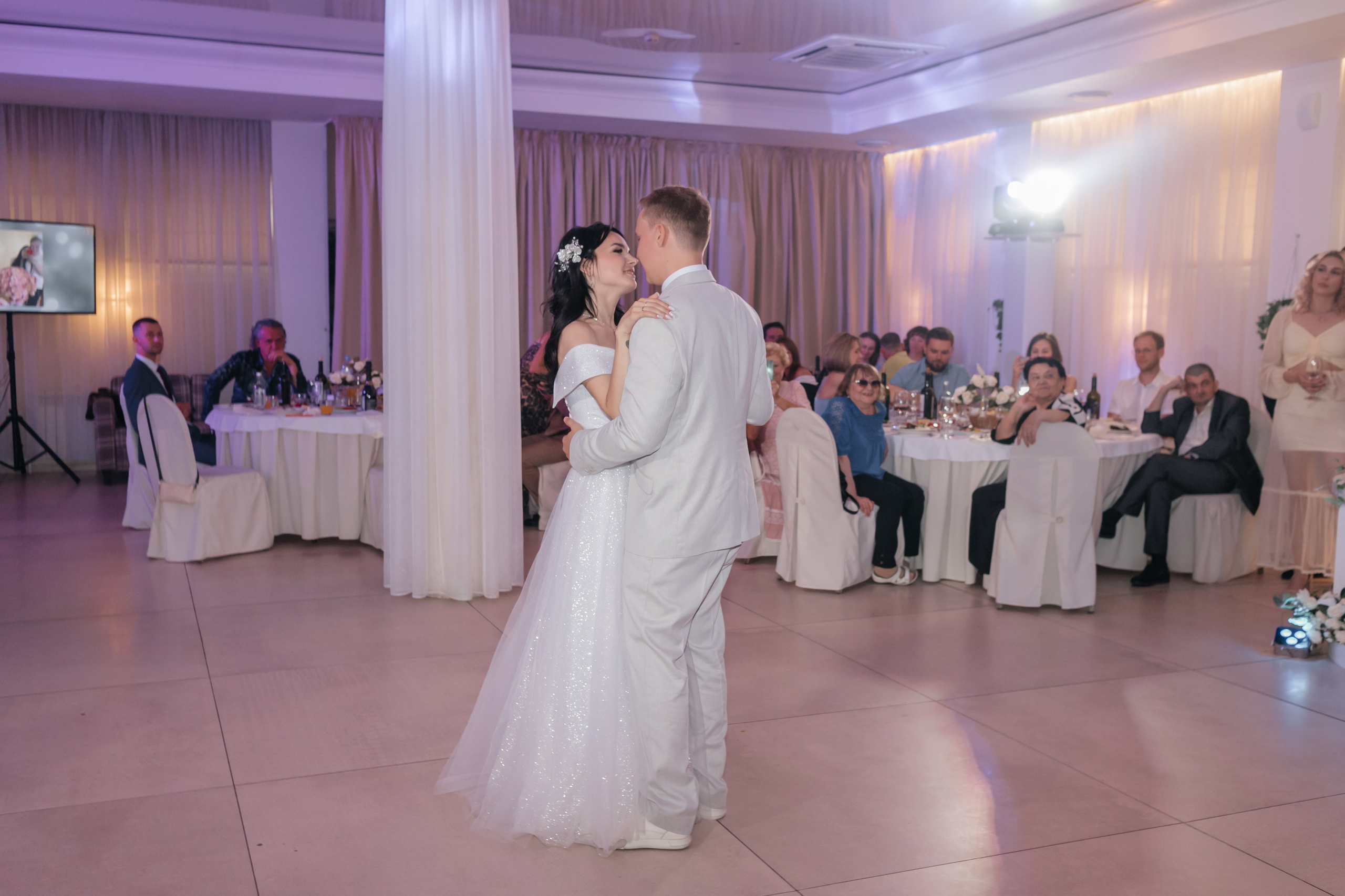 Полный день для пары Татьяны и Максима в ресторане План Б. Свадебный фотограф и фотограф Love-Store в Нижнем Новгороде Анастасия