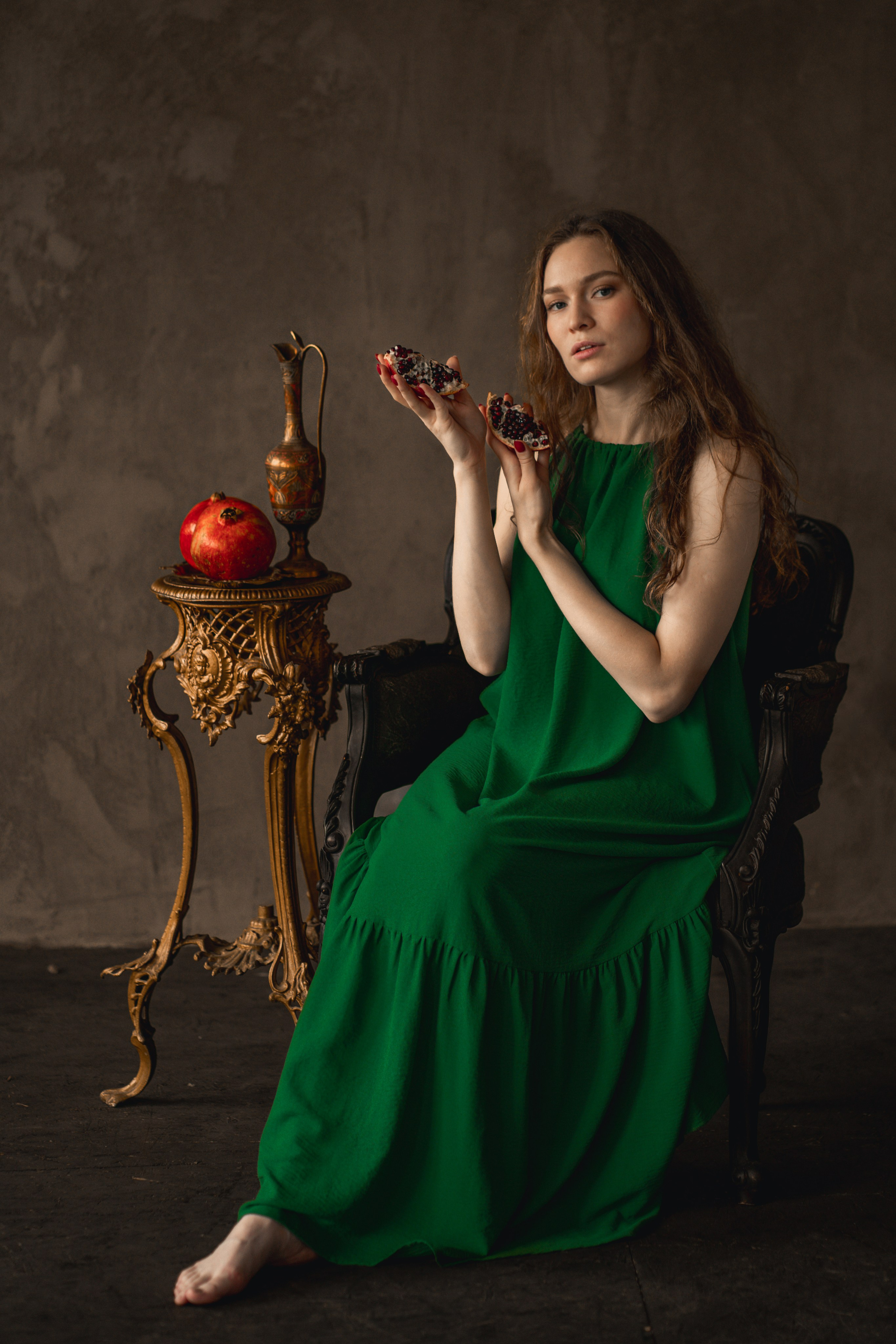 Девушка с гранатом. Фотограф Мария N Екатеринбург