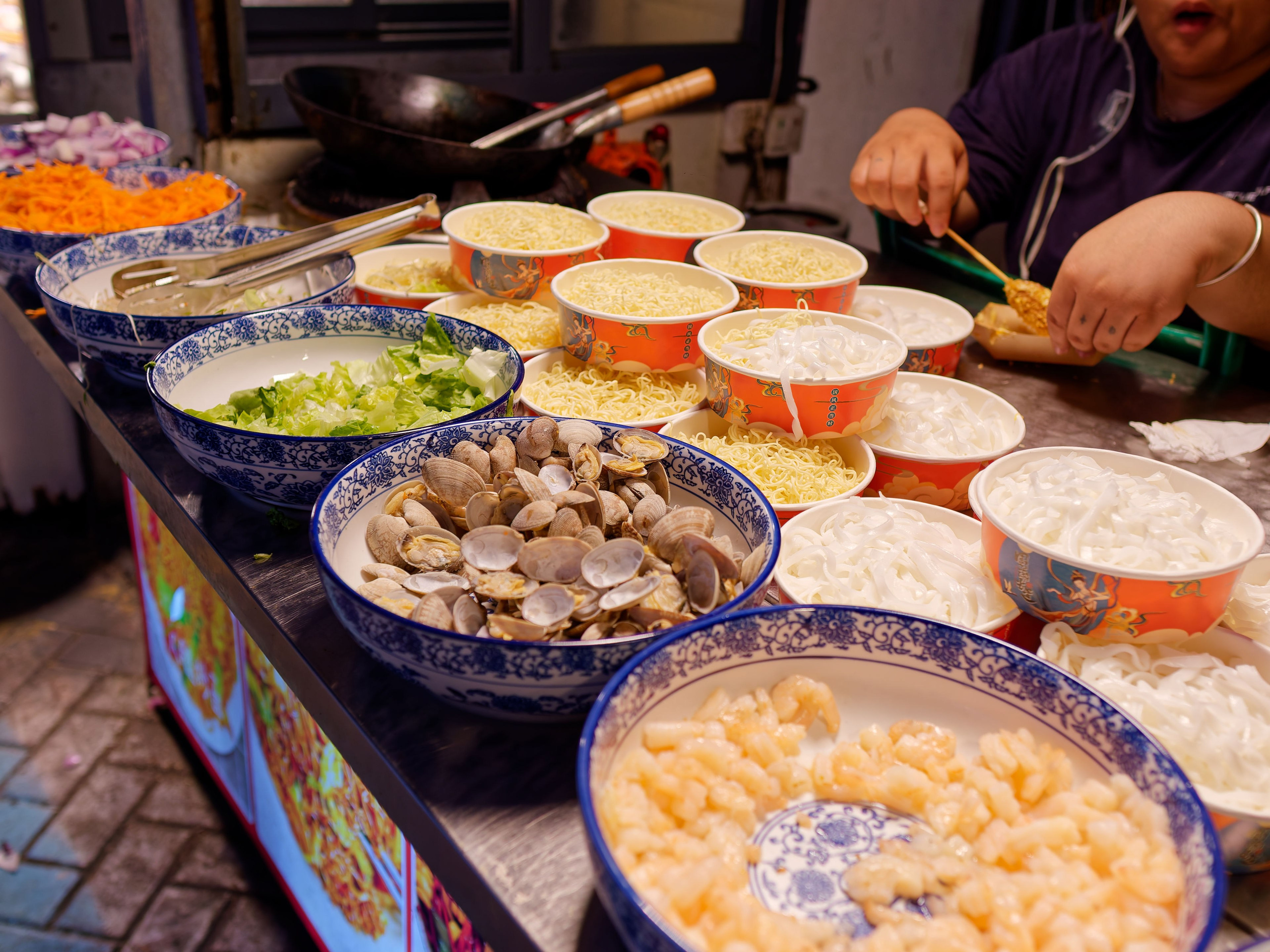 Хайнань 2026, «Food Street» ночная улица еды в Ялунване. Фотопрогулки по Миру