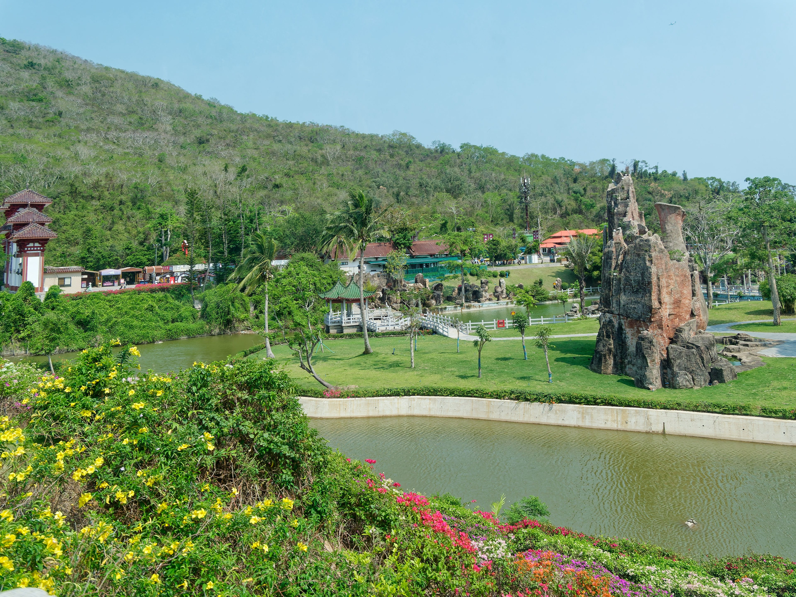 Хайнань 2026, улицы Ялунвань и Саньи. Фотопрогулки по Миру