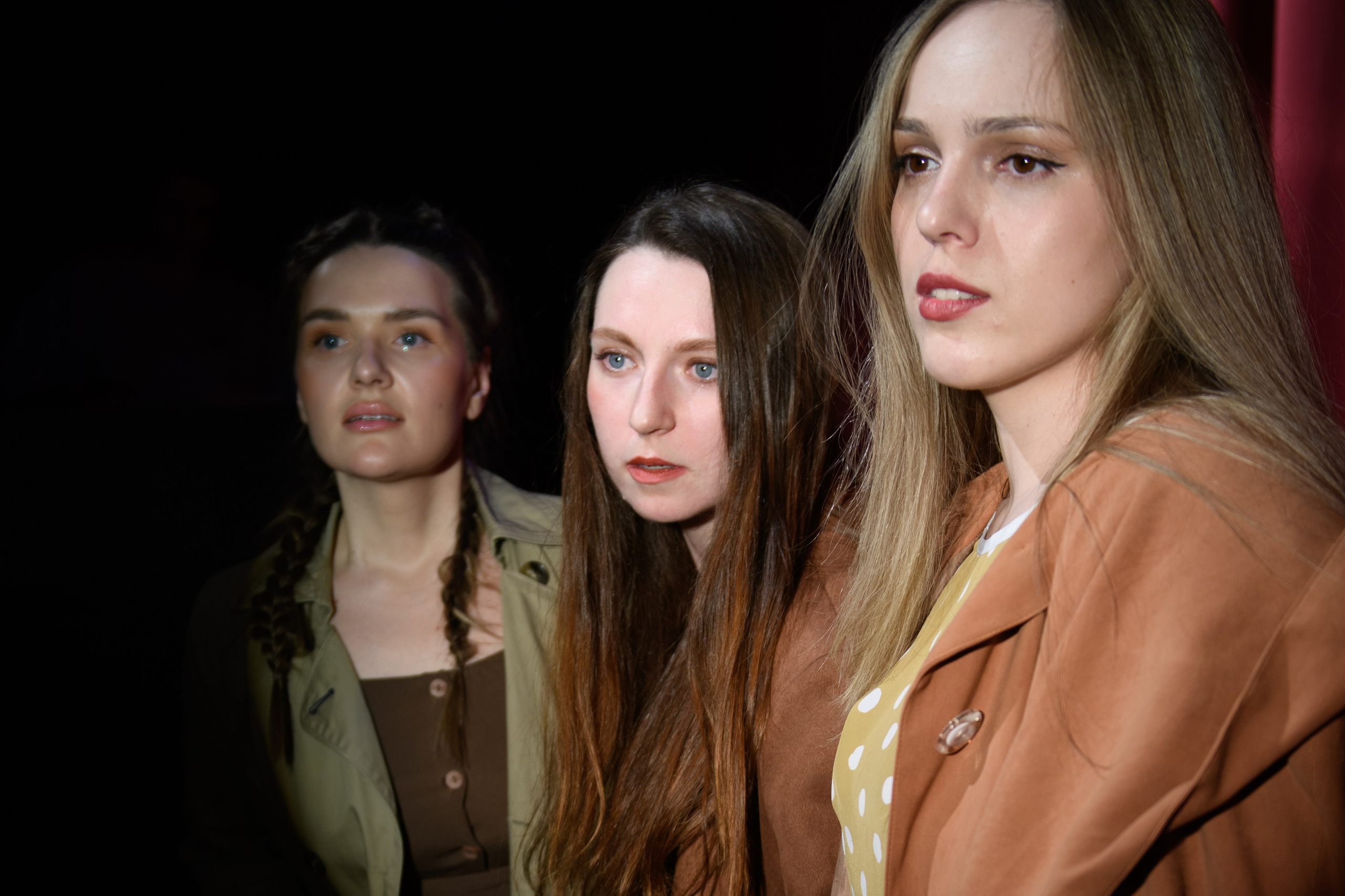 За нарисованным очагом. Организация и проведение фотосъемок в Санкт-Петербурге. Фотограф Смирягин Илья