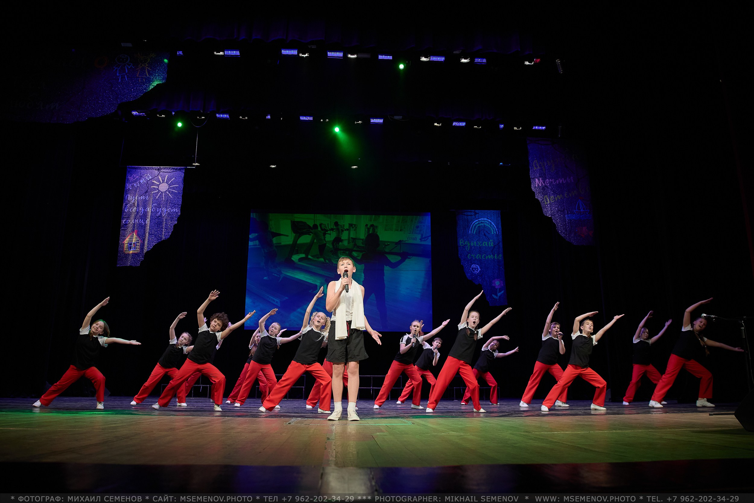 Концерт «Веселая семейка». Photographer for business Mikhail Semenov. Aqua photo studio, photo school