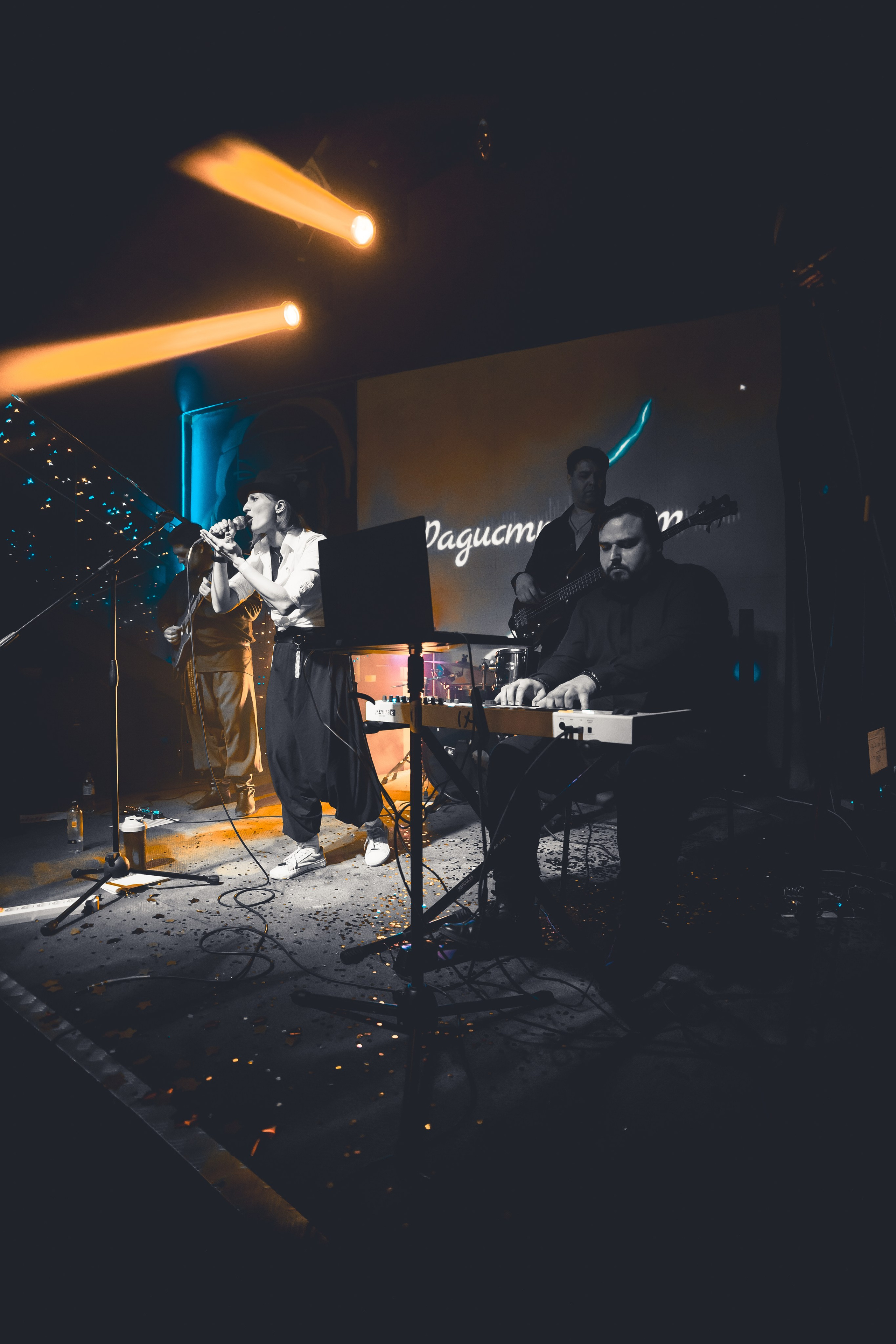 Радистка Кэт. Рок-ёлка, клуб-галерея Эрмитаж. 21.12.2024. Фотограф Регина Крикунова г. Красноярск