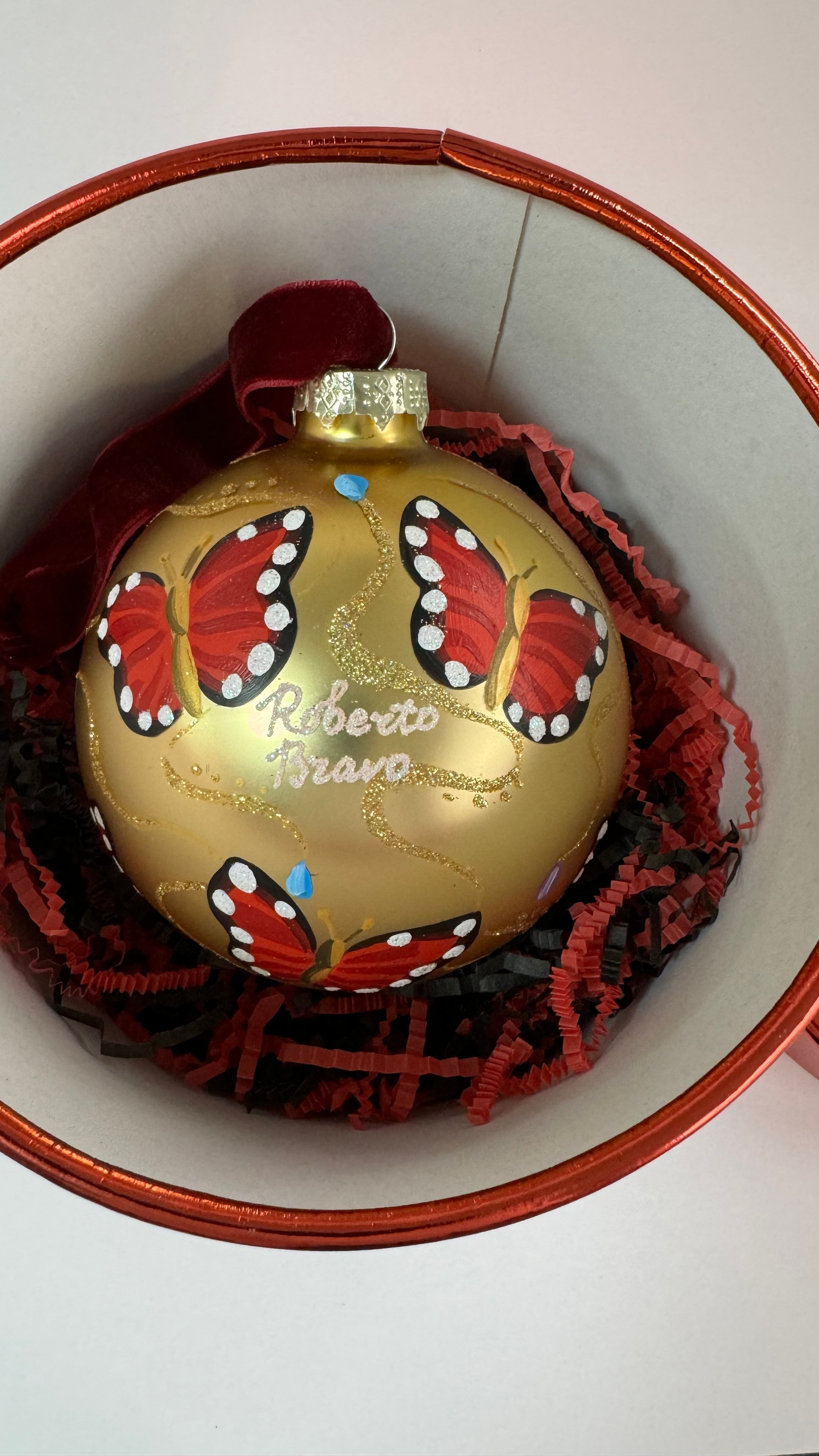 ArtSHARm- наше портфолио по ёлочным шарам с ручной росписью. Художественная ручная роспись елочных шаров, корпоративные подарки и восковые аромасвечи