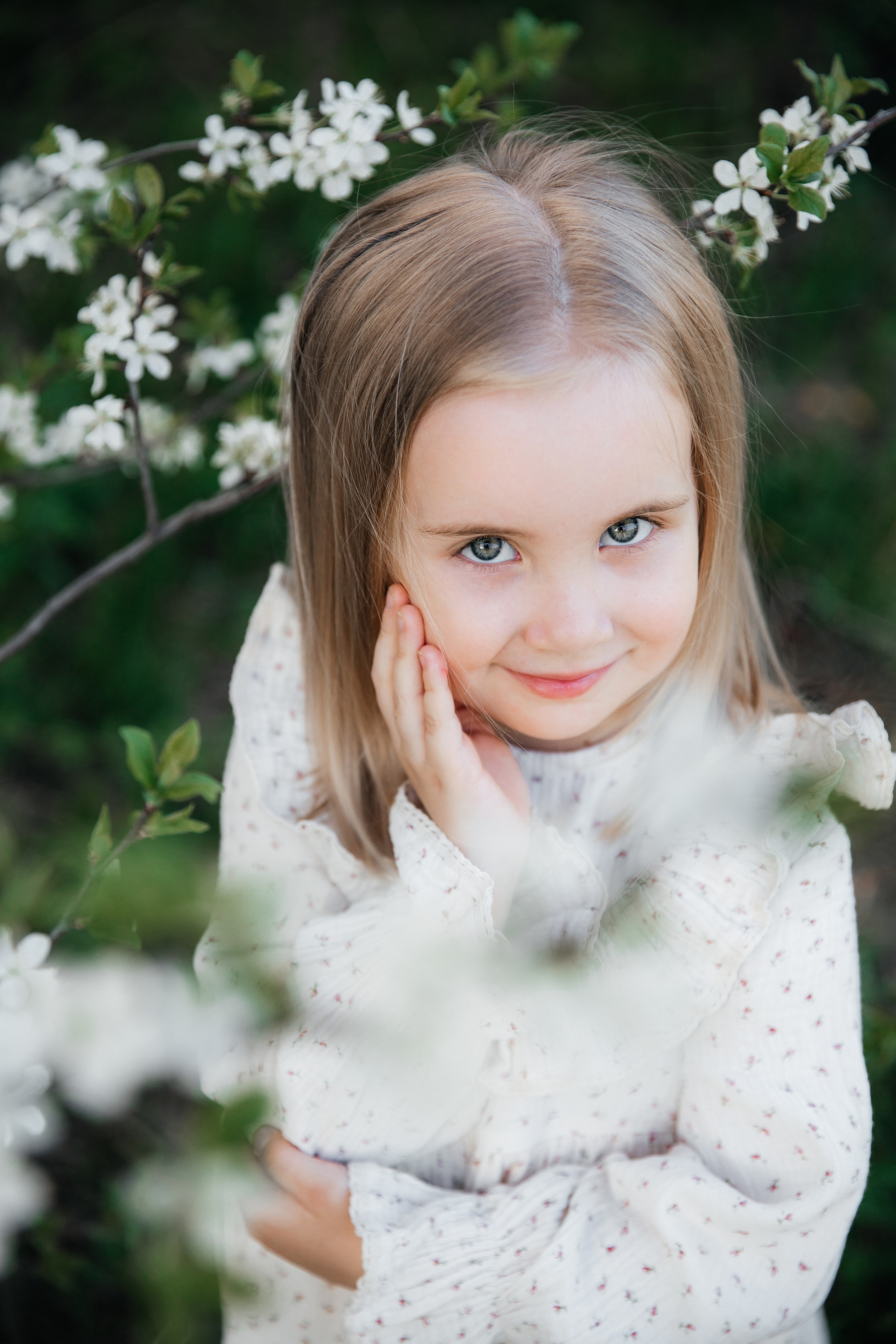 Катя и Маша в вишне. Семейный фотограф документалист в Пензе Лопатинская Татья