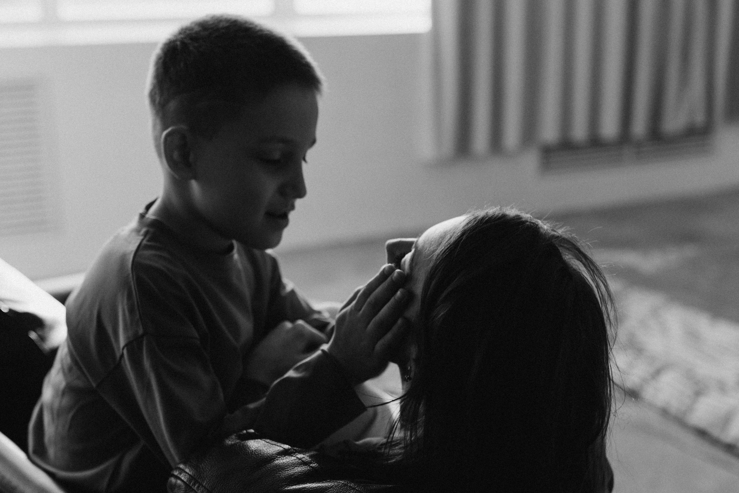 Любовь мамы и сына. Семейный фотограф lifestyle в Новосибирске Елена Шпилевая