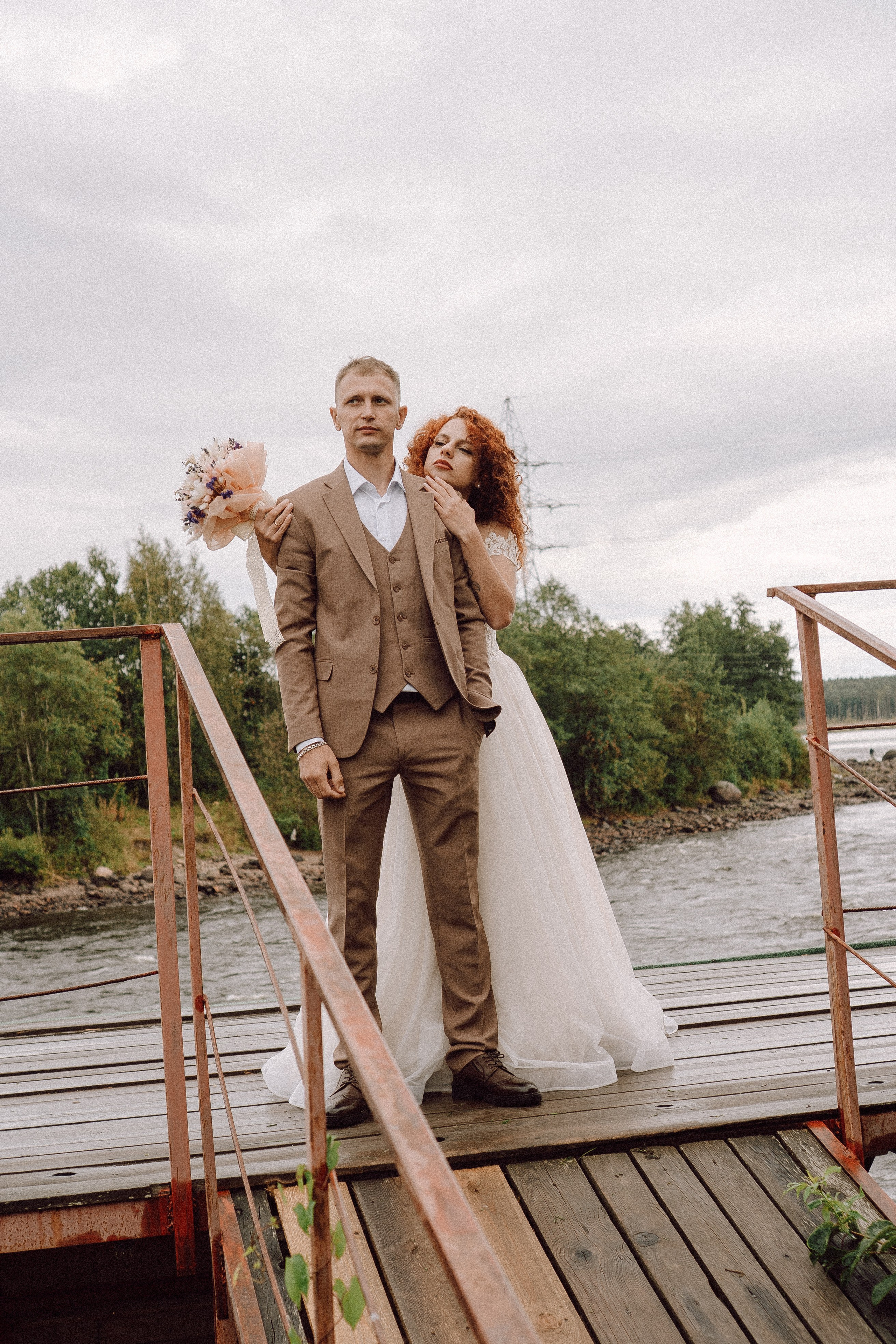 СВАДЕБНАЯ ФОТОСЕССИИЯ ПАРЫ В ГОРОДЕ ПРИОЗЕРСК В СОСНОВОМ ЛЕСУ И С ПИКАПОМ. Профессиональный фотограф, Санкт-Петербург — Виктория Богомолова
