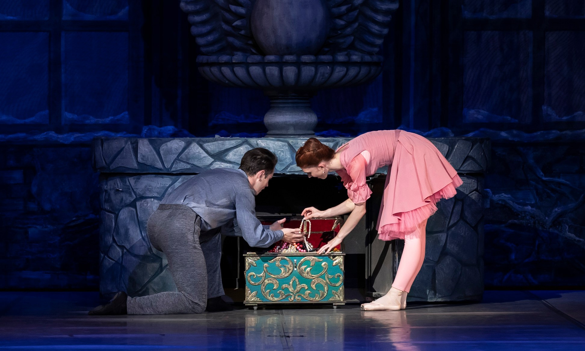 Продавец игрушек Воронежкского театра оперы и балета для Летних балетных сезонов. Балетный фотограф Москва Майоров Николай