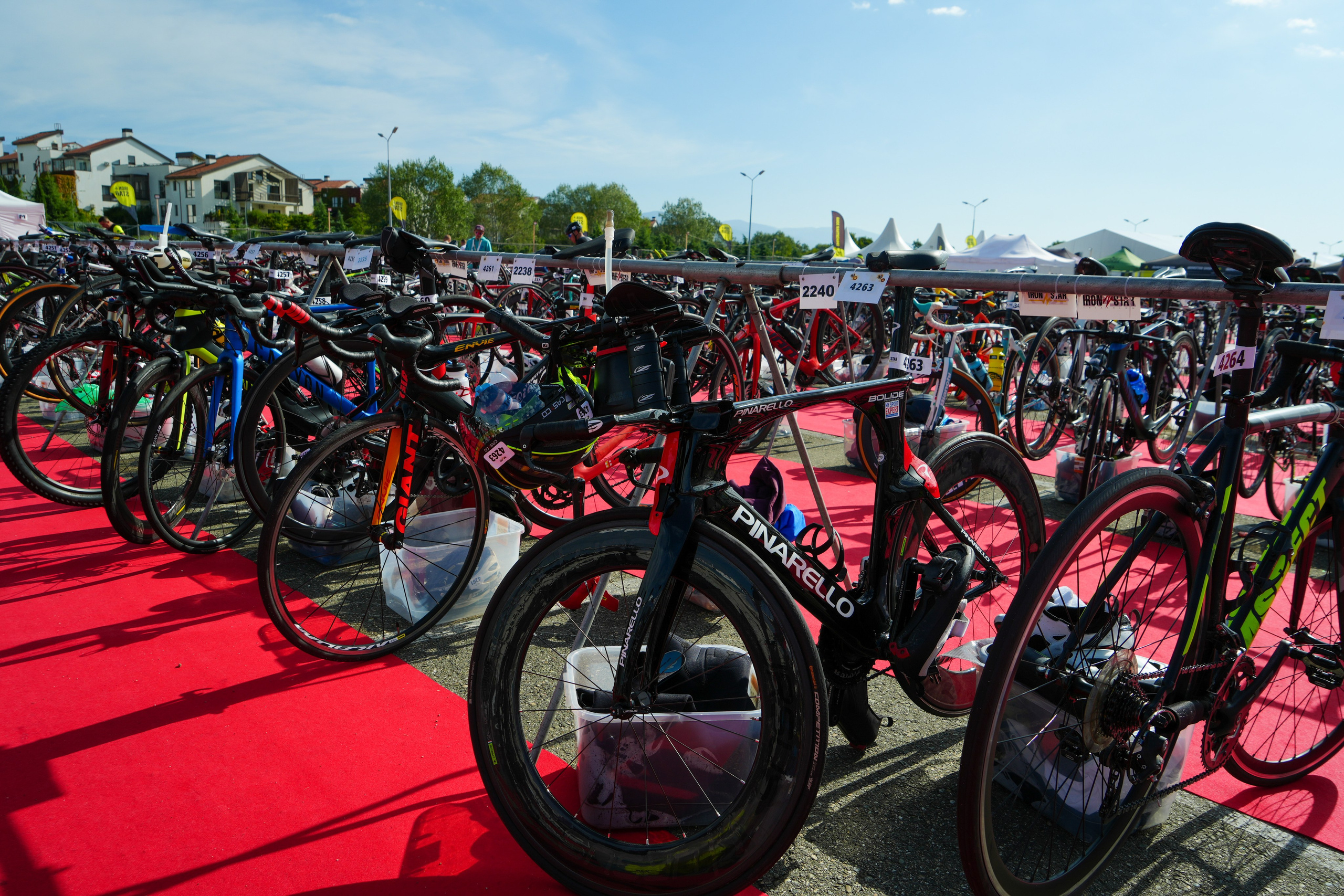 Фотоотчет партнерской интеграции для компании TELE2 на фестивале Ironstar. Репортажный фотограф в Красной Поляне и Сочи Павлюченко Екатерина