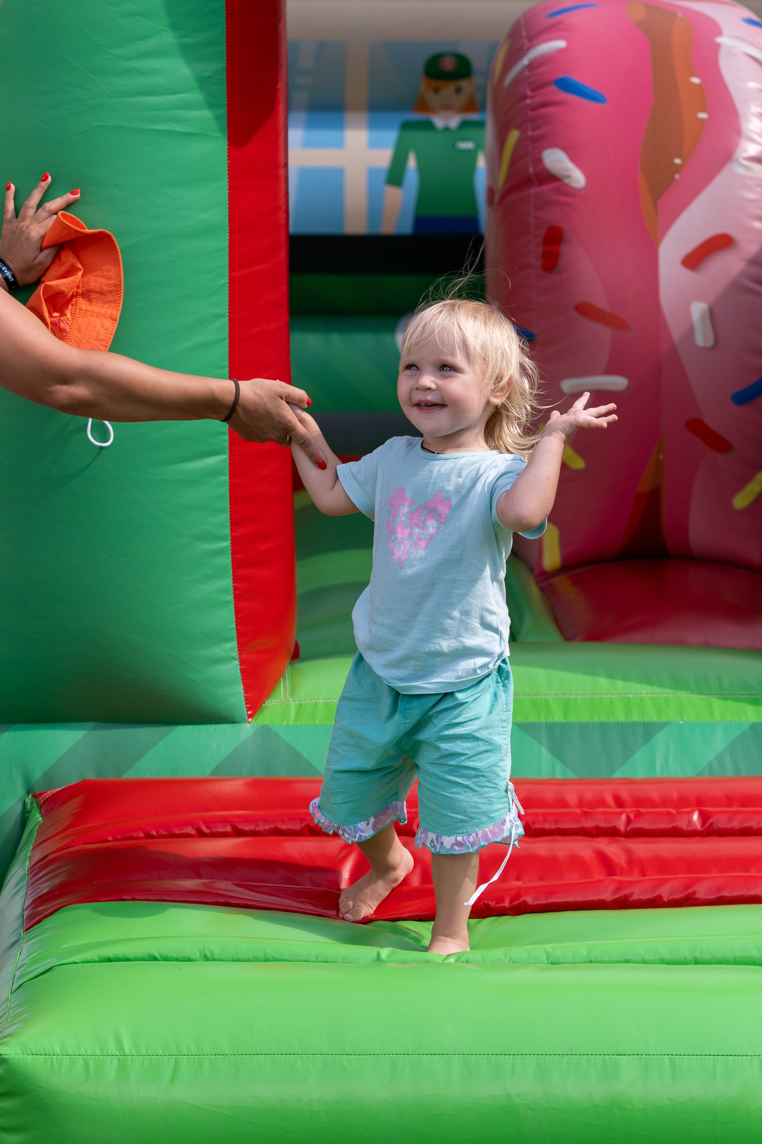 Фотоотчет партнеской интеграции для сети «Пятерочка» на фестивале «Grounded». Репортажный фотограф в Красной Поляне и Сочи Павлюченко Екатерина