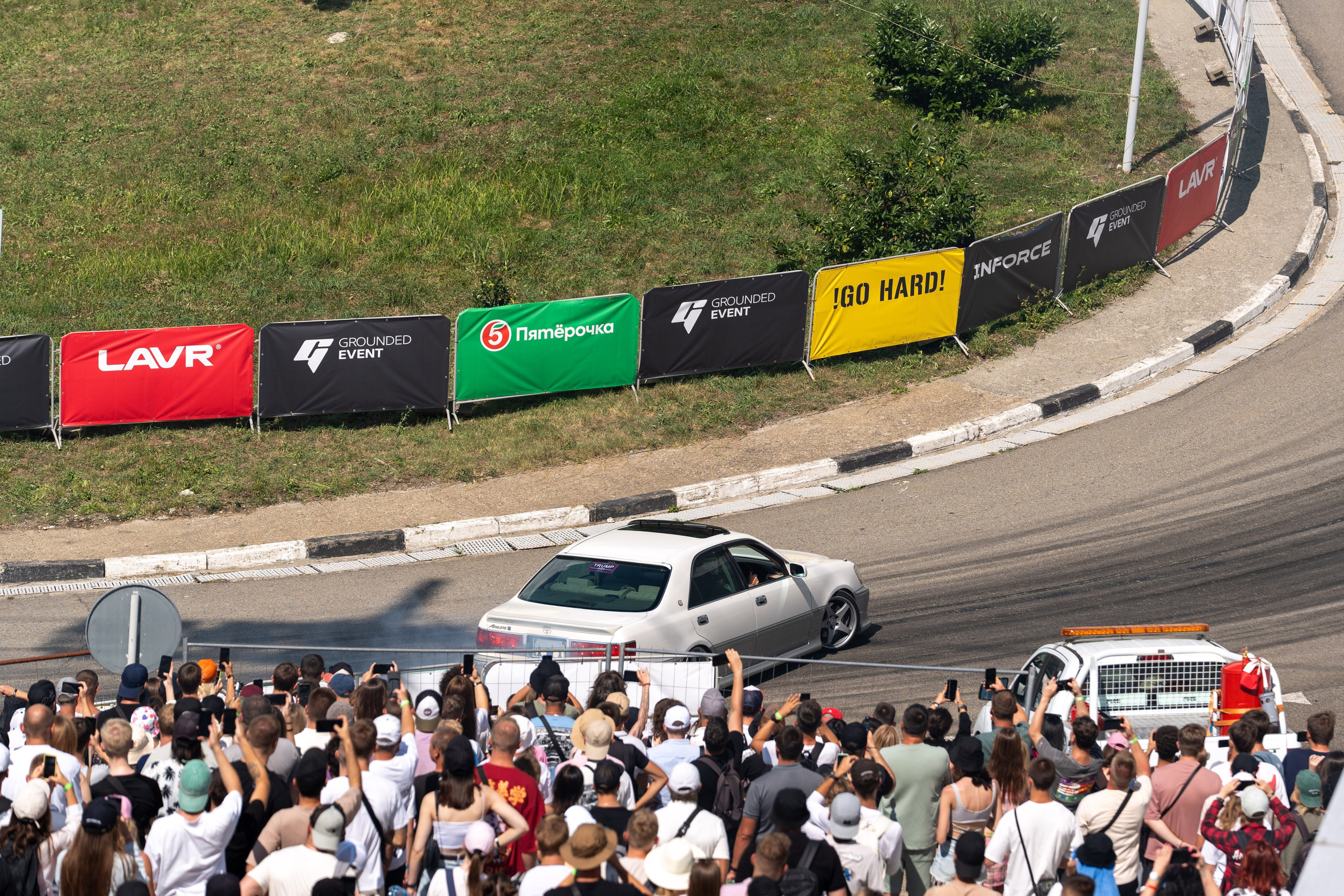 Фотоотчет партнеской интеграции для сети «Пятерочка» на фестивале «Grounded». Репортажный фотограф в Красной Поляне и Сочи Павлюченко Екатерина