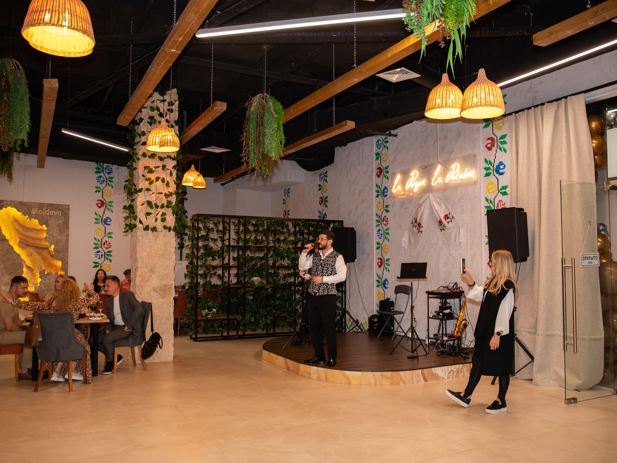 Открытие молдавского ресторана. Свадебный и семейный фотограф в Москве Мила Широких