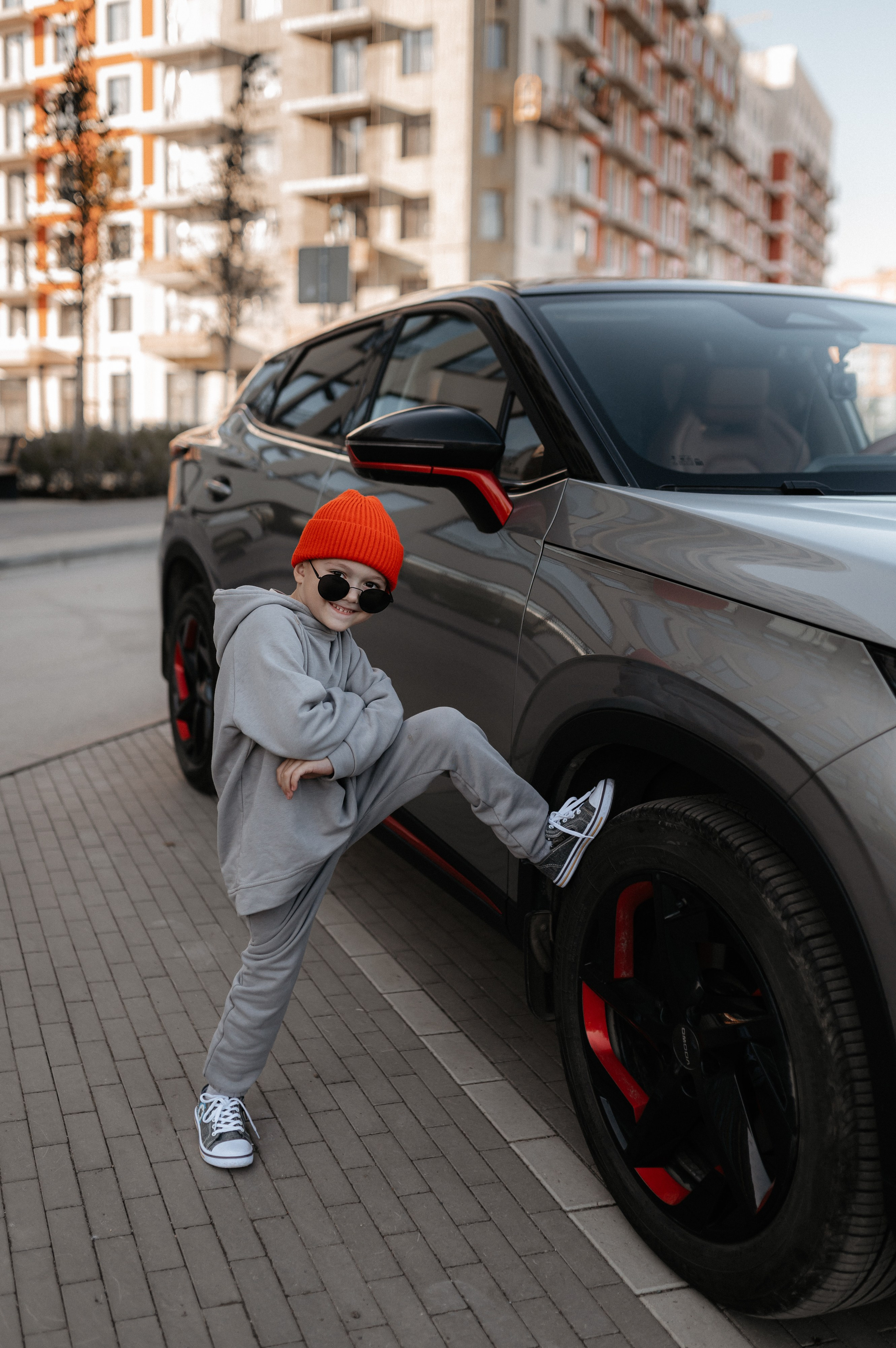 Городская прогулка мамы и сына. Главная