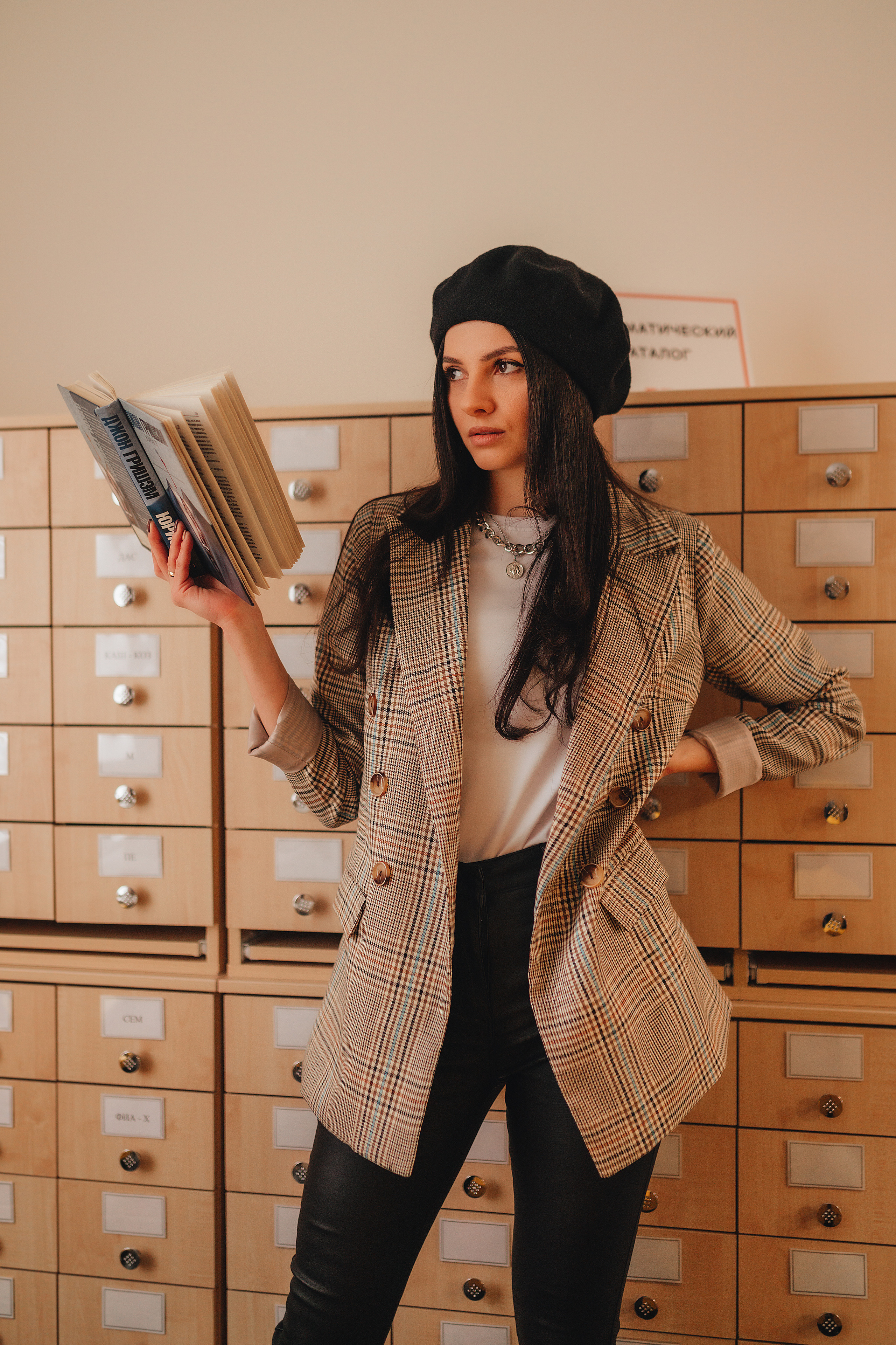 Татьяна | Съёмка в библиотеке. Фотограф Карина Шмулёва. Воронеж и область