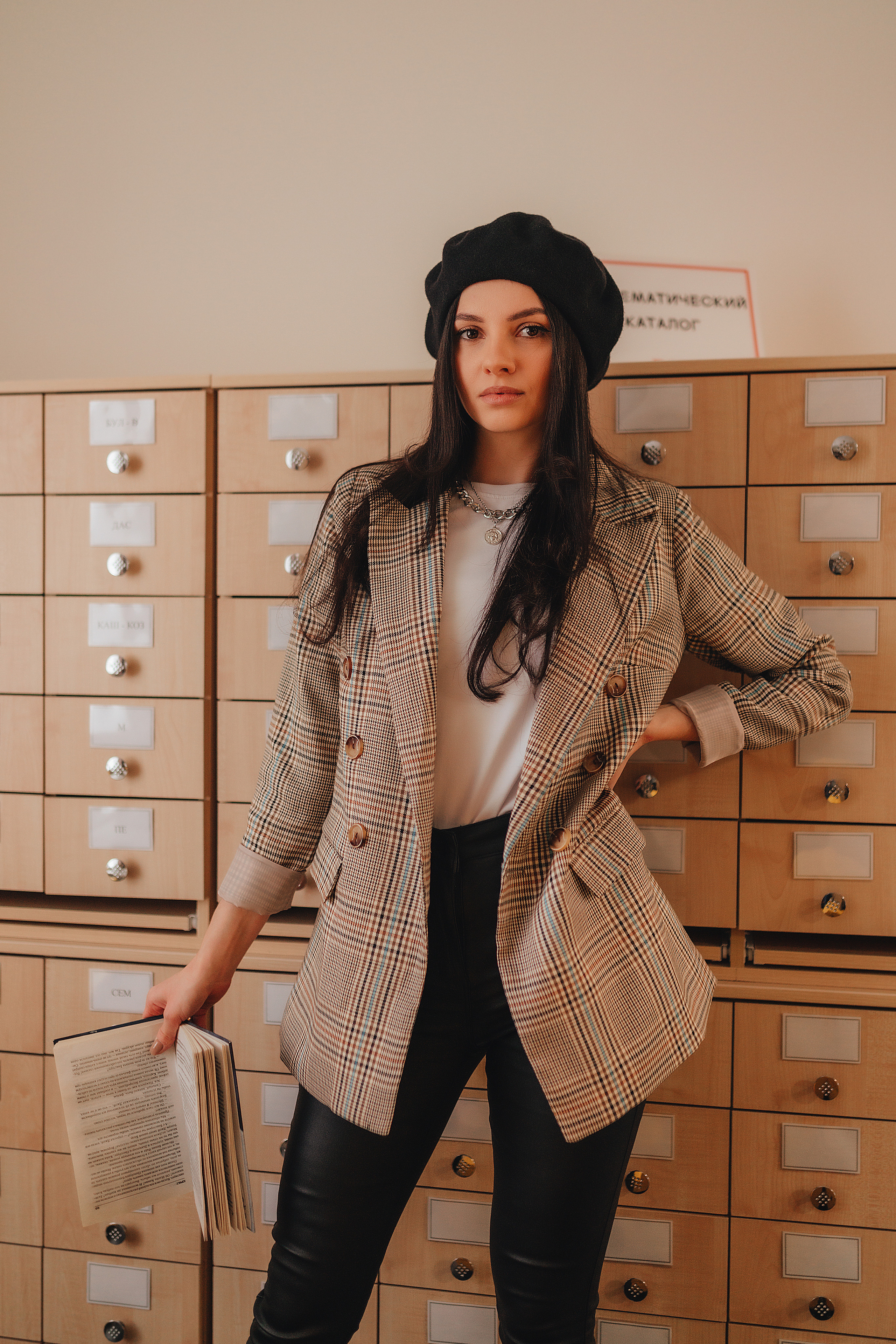 Татьяна | Съёмка в библиотеке. Фотограф Карина Шмулёва. Воронеж и область