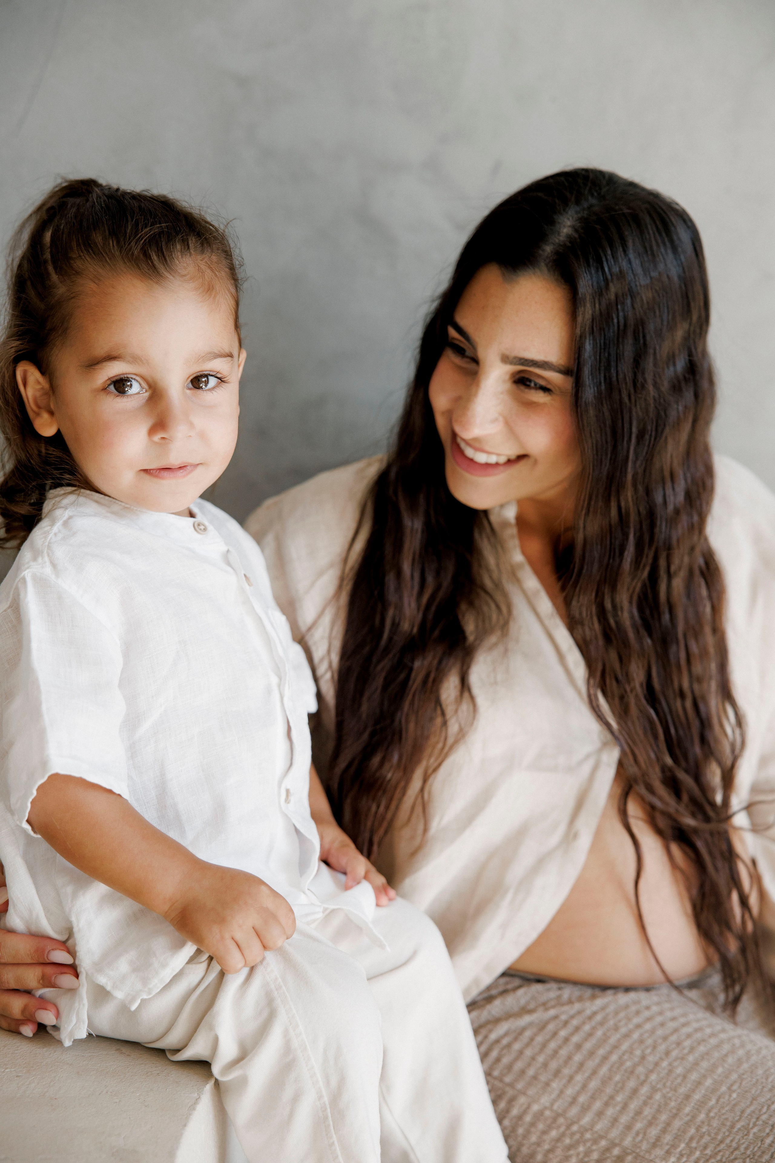 Pregnancy photoshoot inside the Grey Studio. Главная