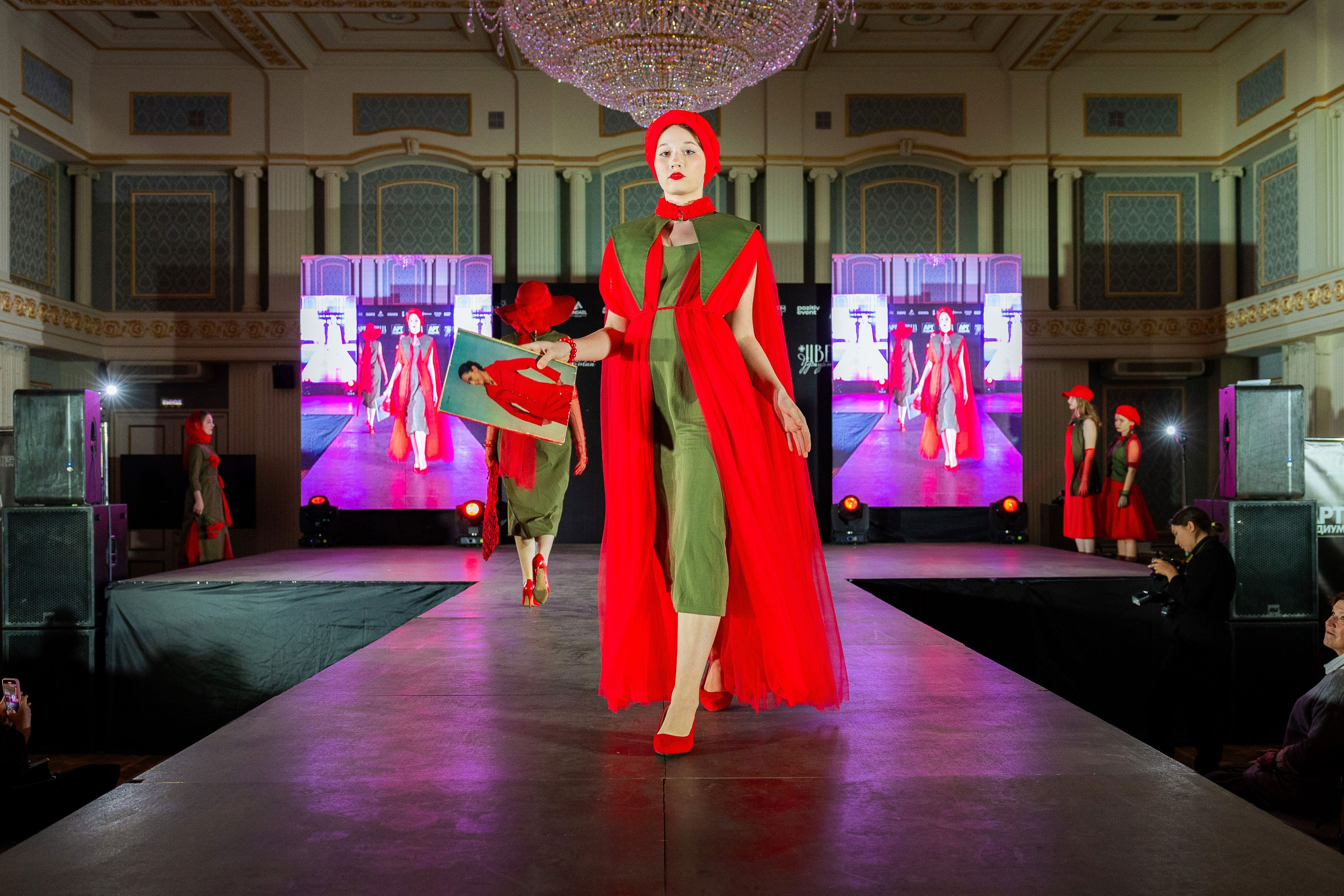 Арт-подиум «Цвета Удмуртии». Показ мод [25/10/24]. Фотограф Виноградов Константин