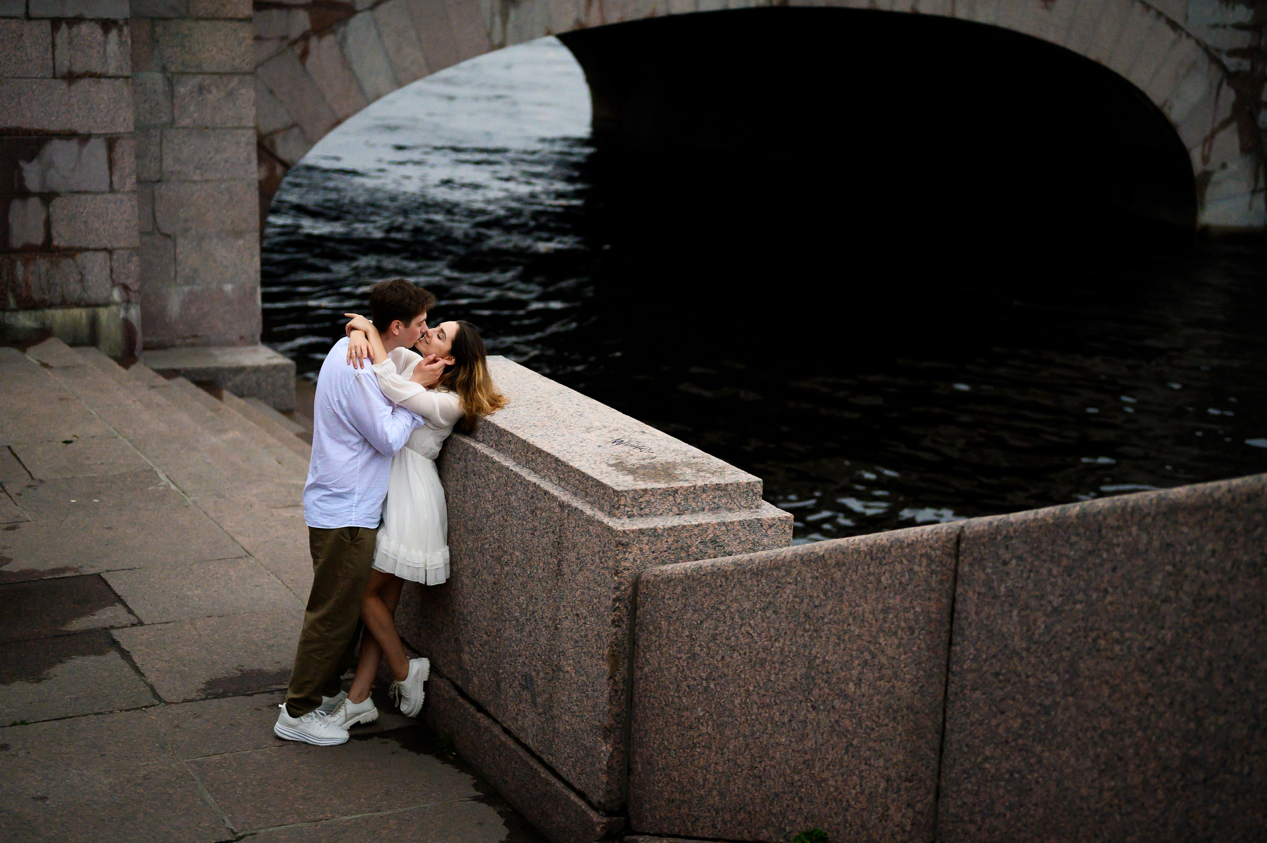 Лавстори на фоне мостов. Свадебный и семейный фотограф Евгения Кононова