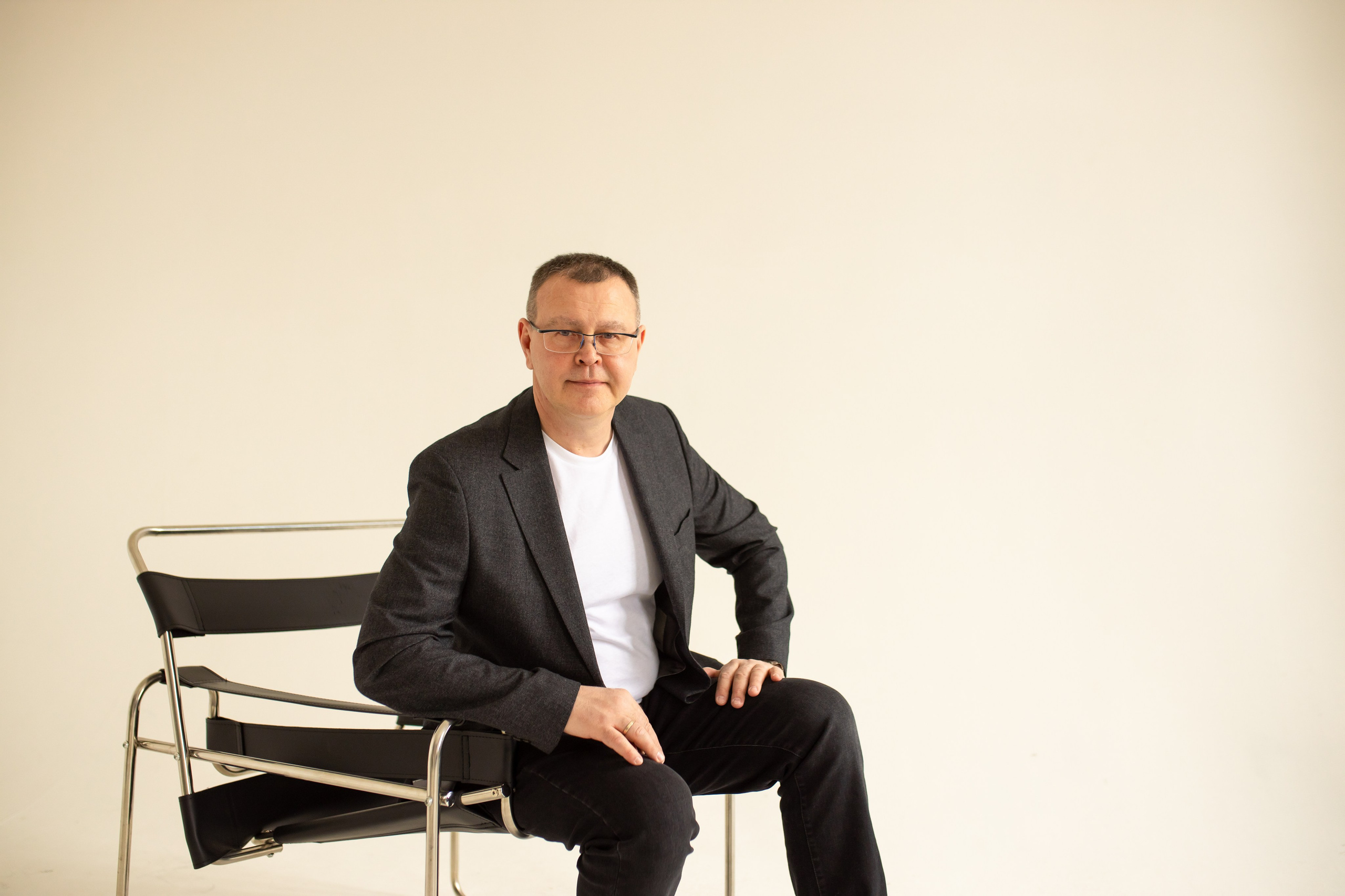 Семейная фотосессия на циклораме с естественным светом. Фотограф в Железнодорожном и Балашихе