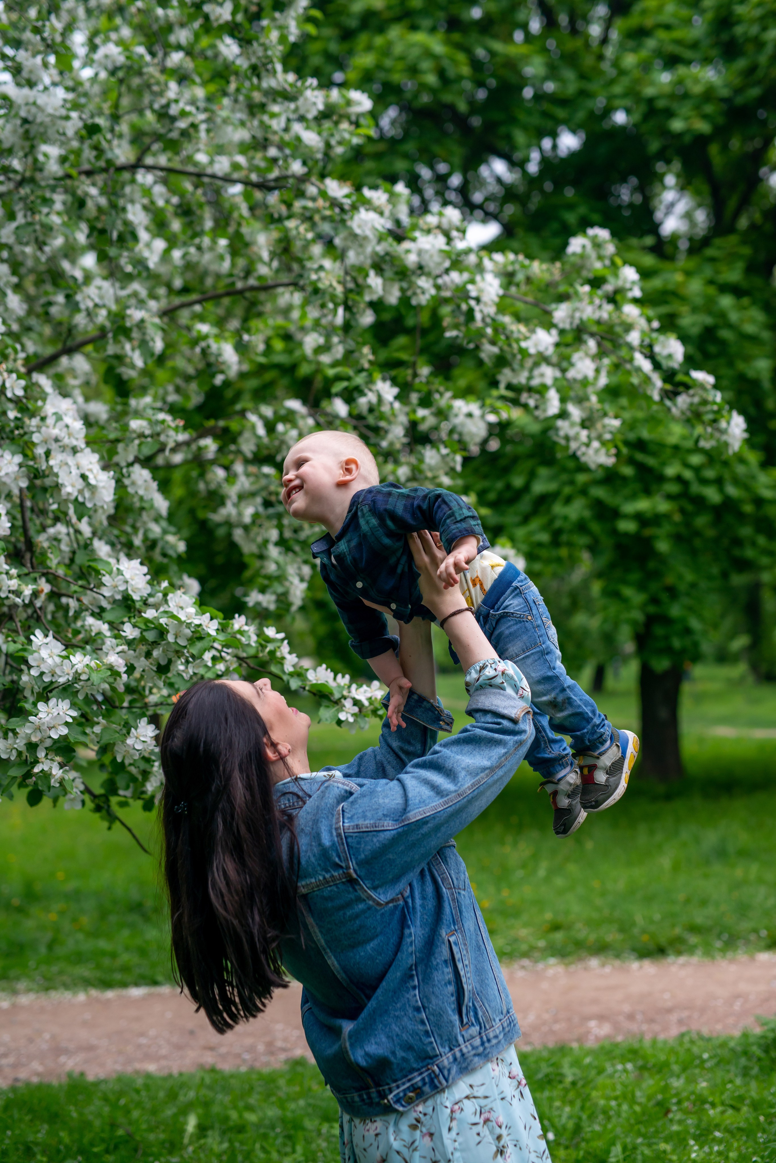 Наташа и Дима (фотосессия в цветущих садах). Портретный, семейный и свадебный фотограф в Санкт-Петербурге и в Пушкине Ширяев Денис
