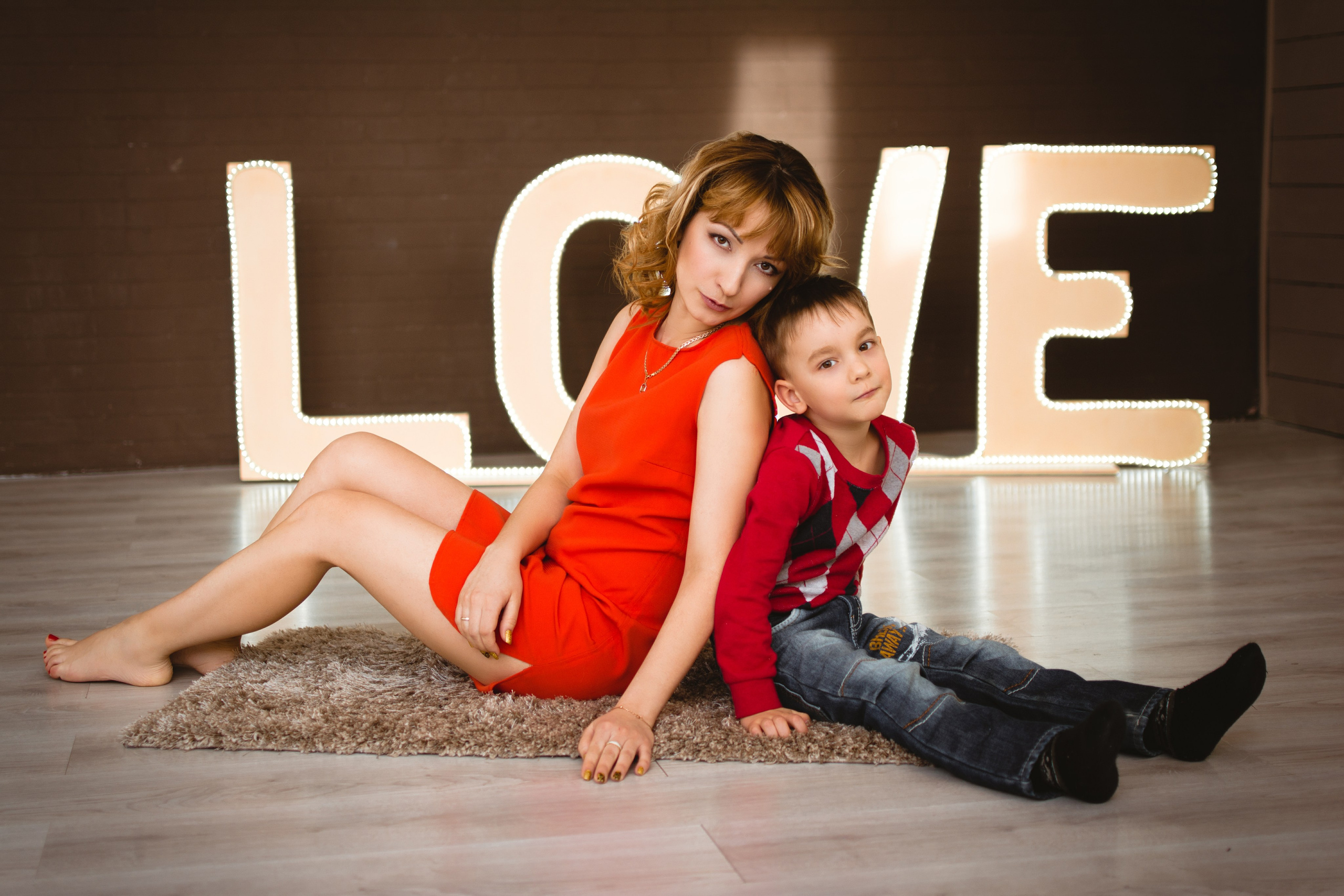 Гульназ с сыном. Портретный креативный творческий фотограф в Казани Михаил Бушенев